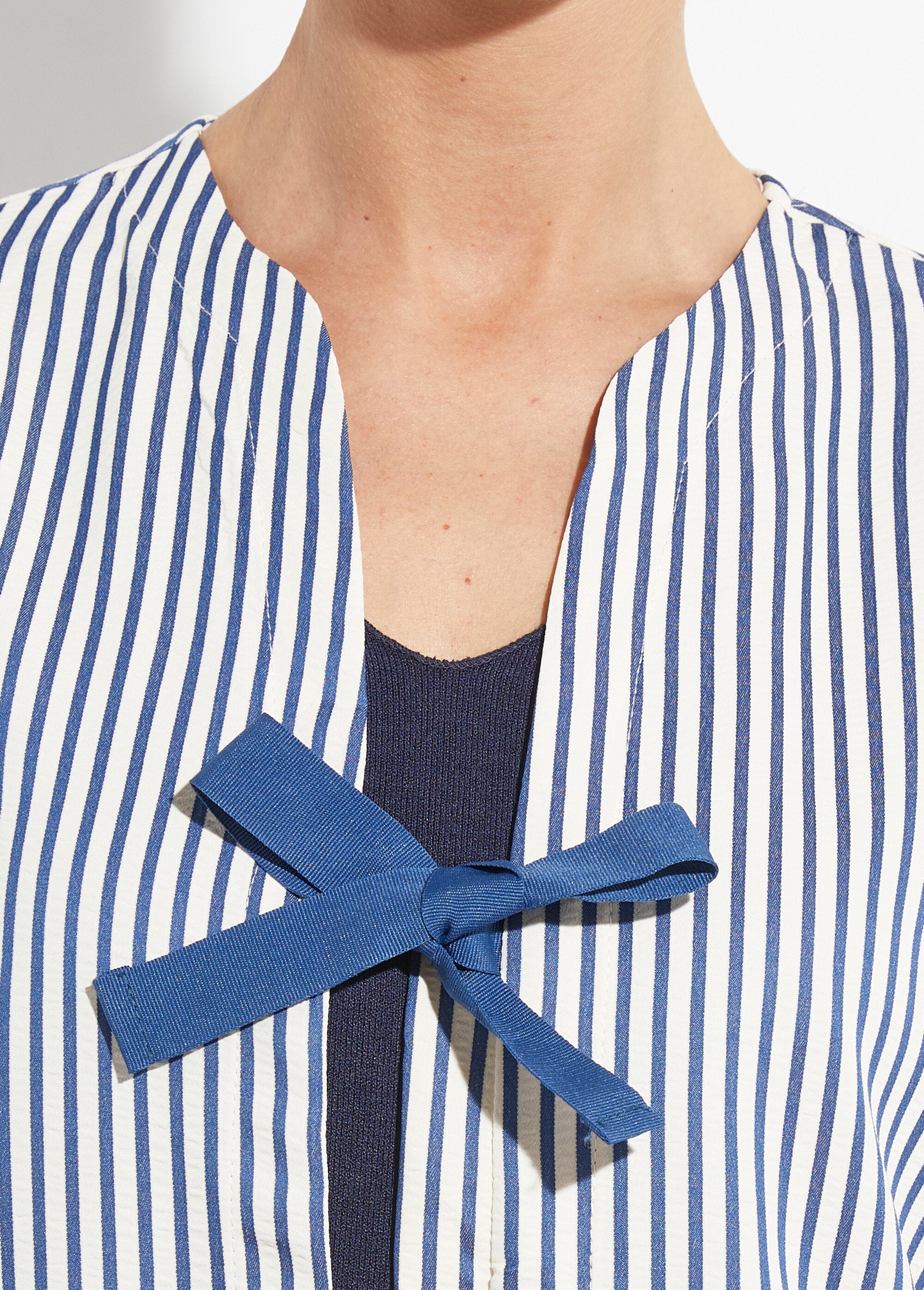 3/4_sleeve_blouse_with_fancy_bows_Blue_and_ecru_DE2_slim