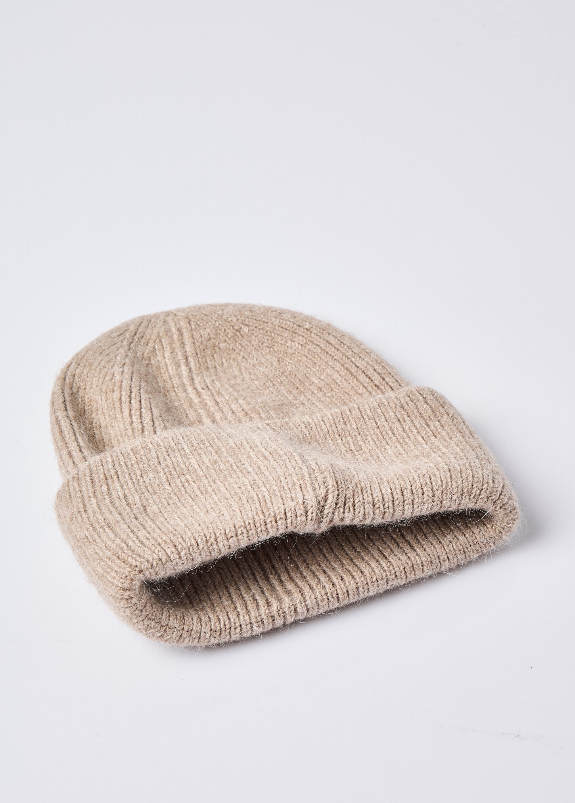 Ribbed_knit_hat_with_angora_Mole_DE1_slim