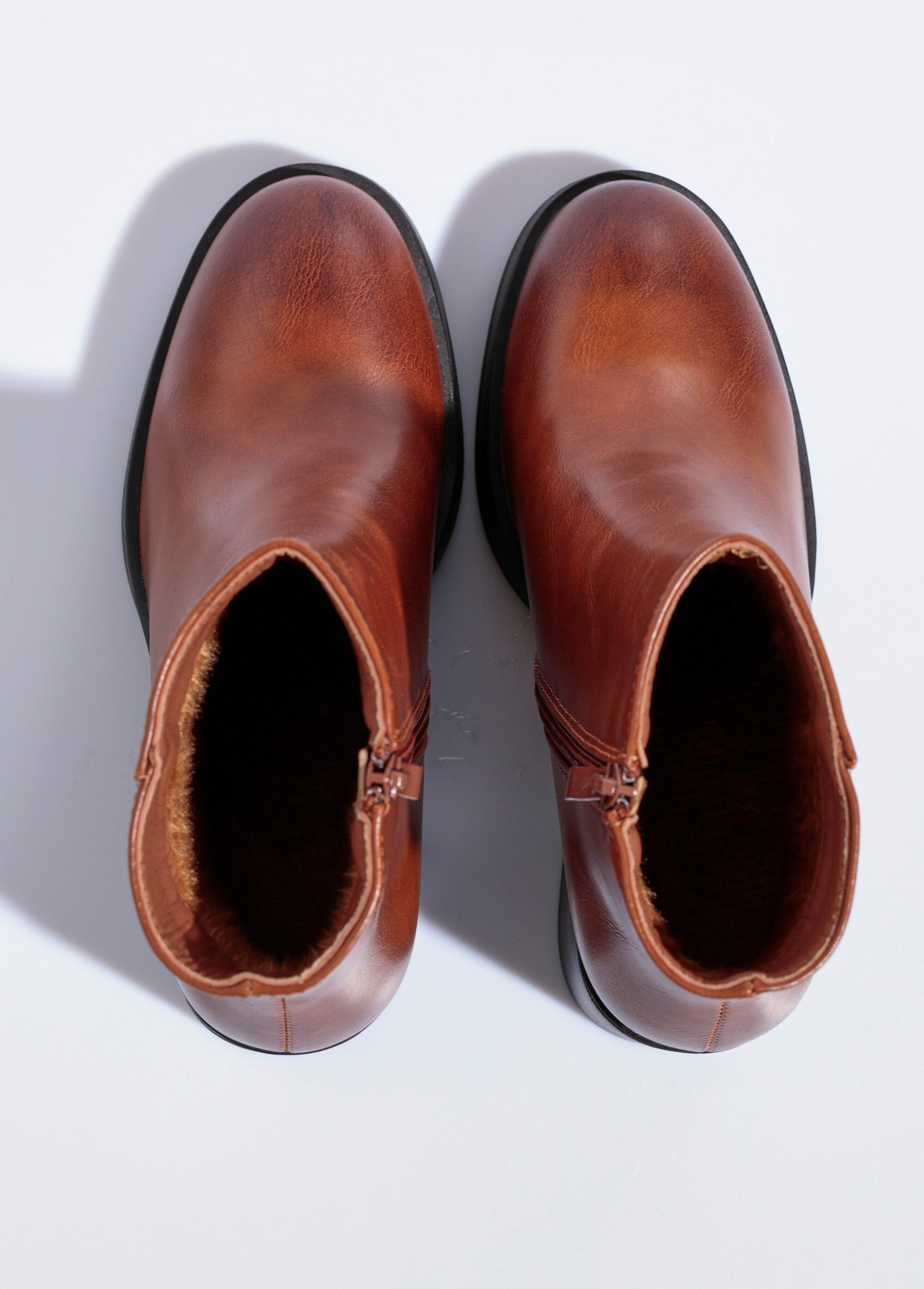 Boots_with_round-toe_heel_and_thick_sole_camel_OV1_slim