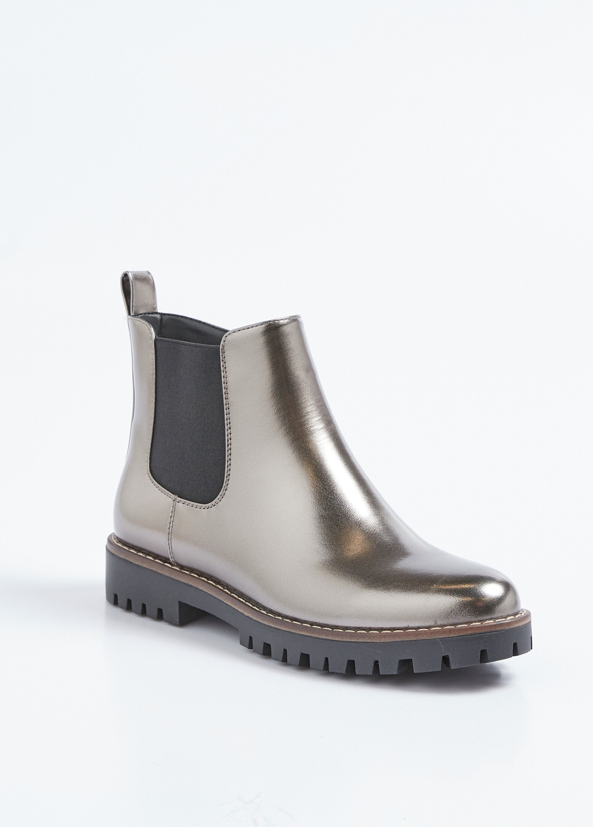 Chelsea_boots_with_comfort_width_lugged_sole_Gray_FA1_slim