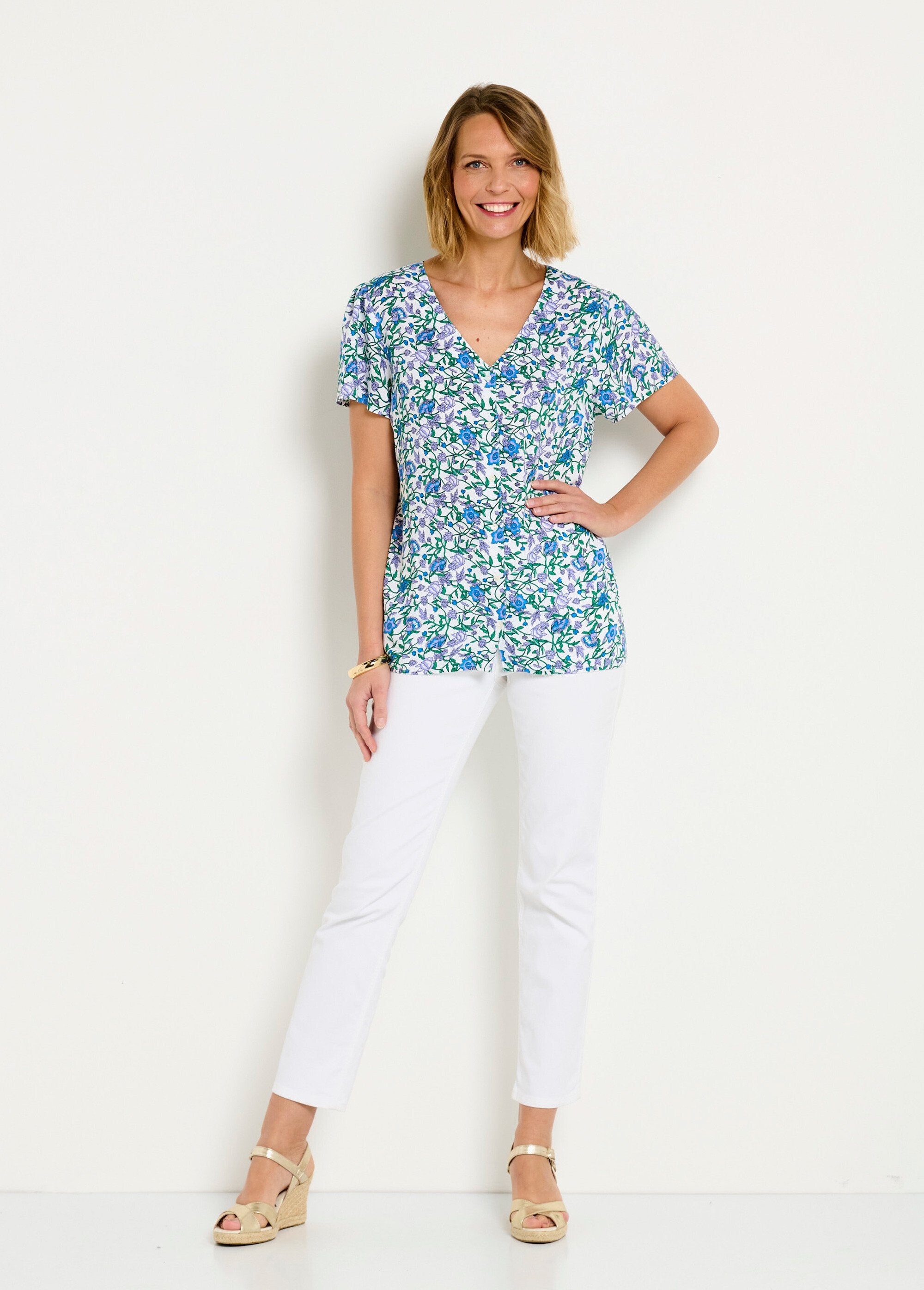 Short-sleeved_V-neck_floral_blouse_Green_Imp_SF1_slim