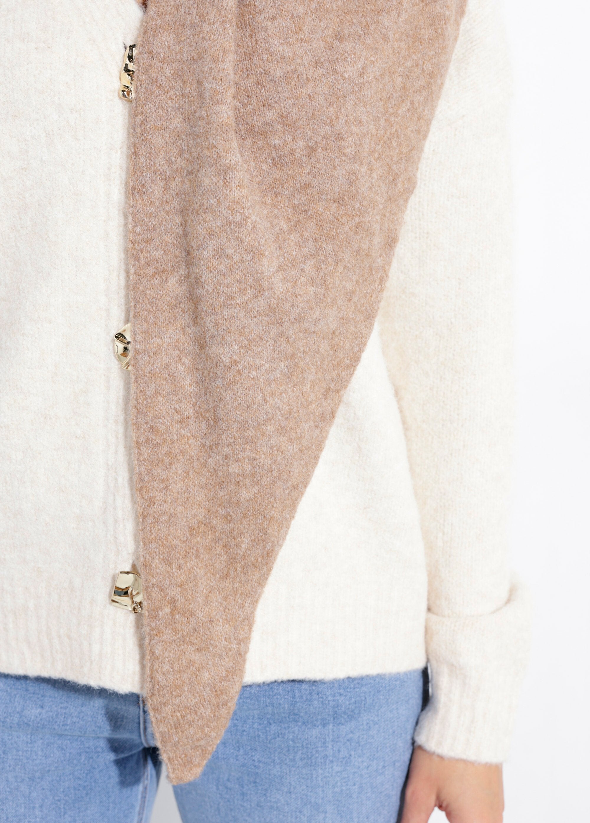 Warm_triangular_scarf,_wool_knit_camel_DE1_slim