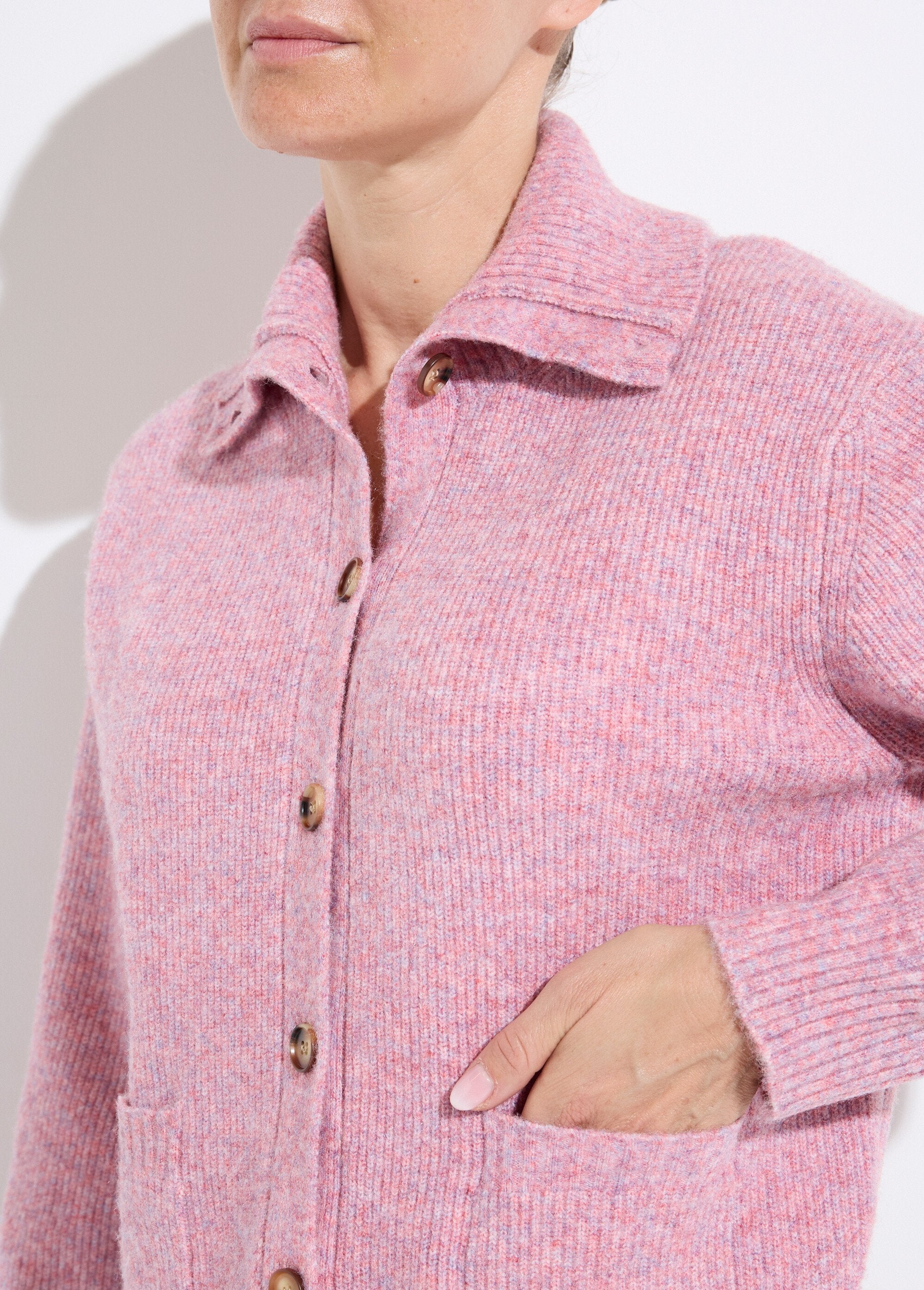 Warm_ribbed_button-down_cardigan_with_wool_and_recycled_fibers_Pink_DE1_slim