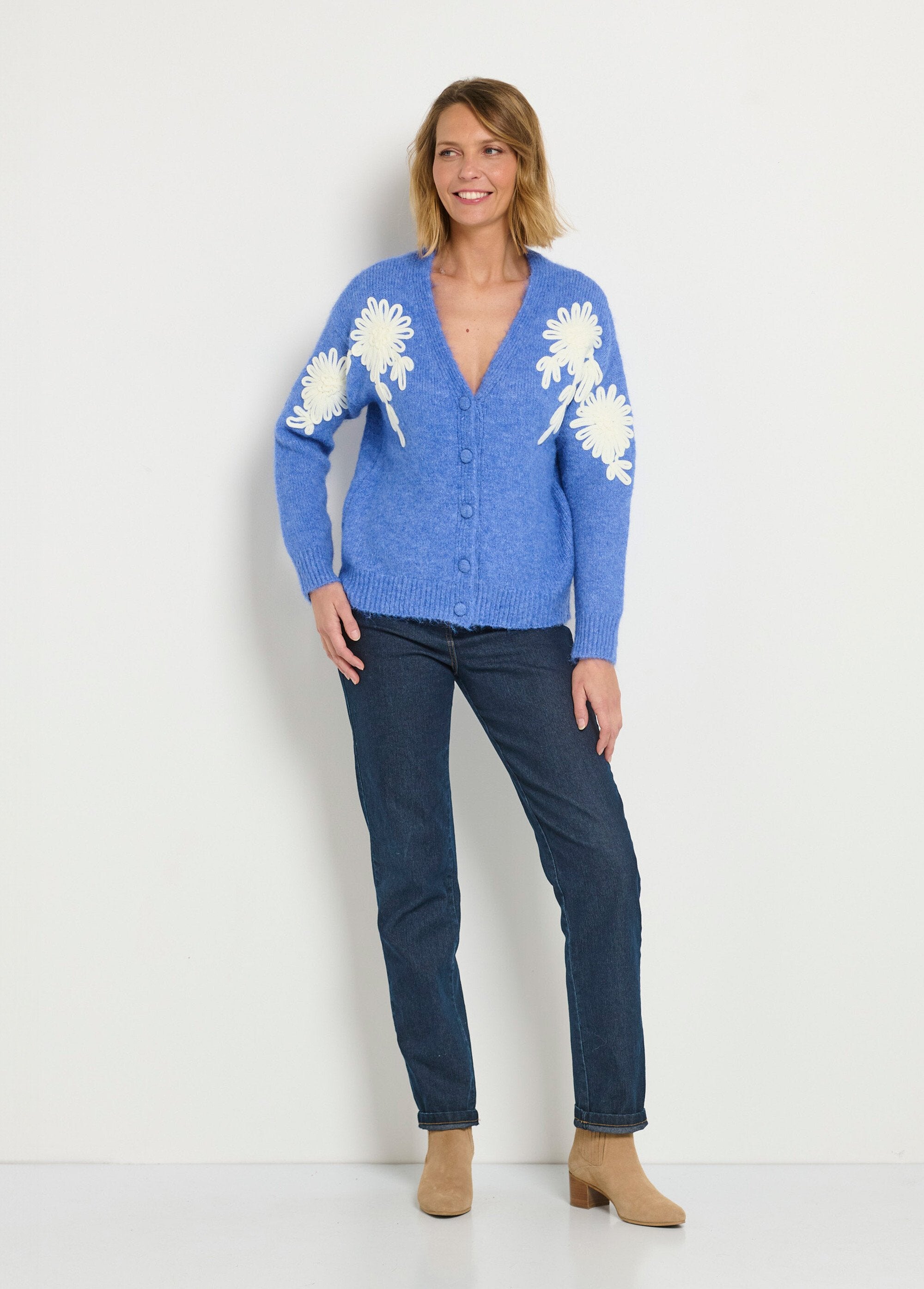 Warm_V-neck_vest_with_floral_applications_Bright_blue_SF1_slim