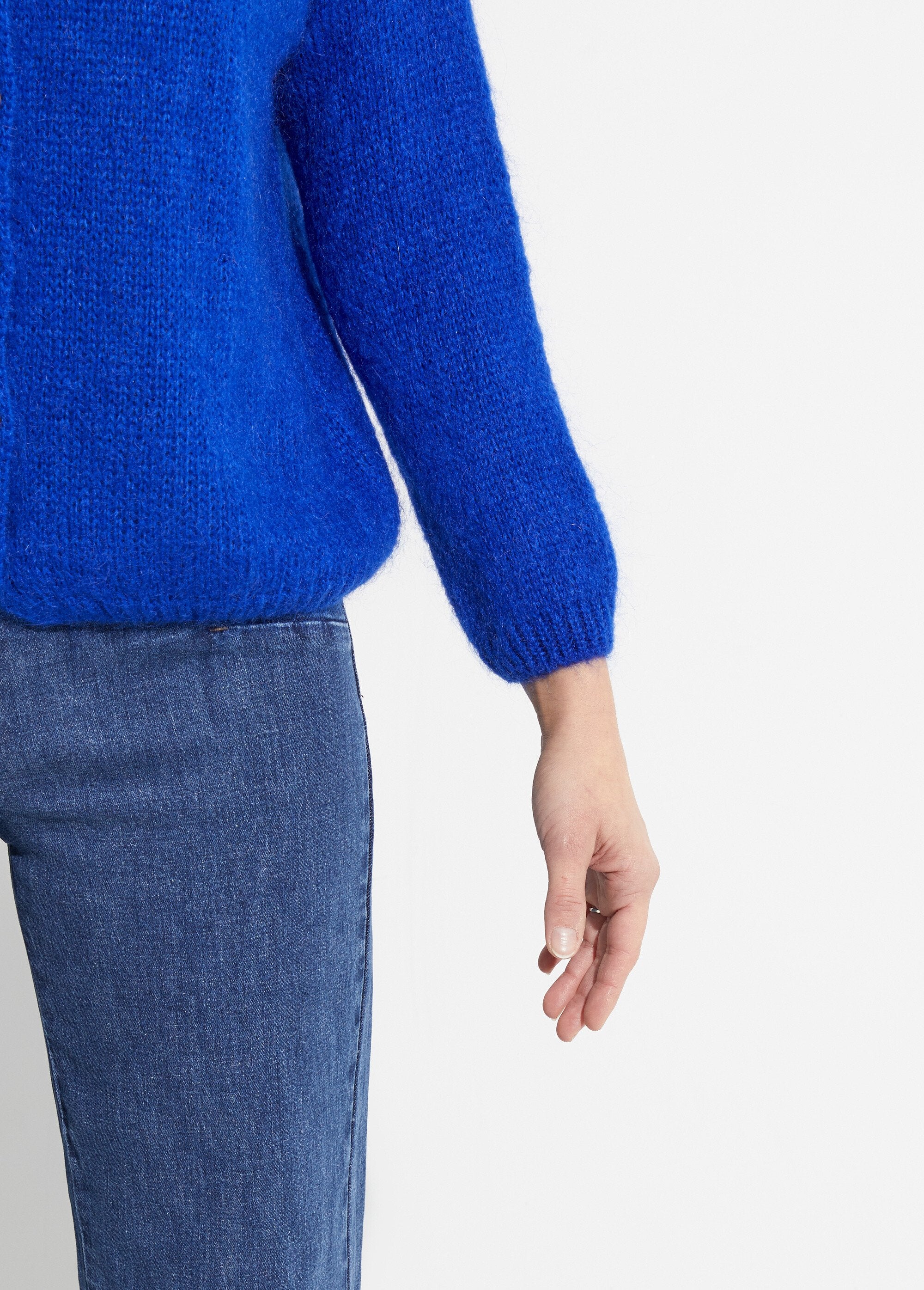Warm_V-neck_mohair_knit_cardigan_Hard_blue_DE2_slim