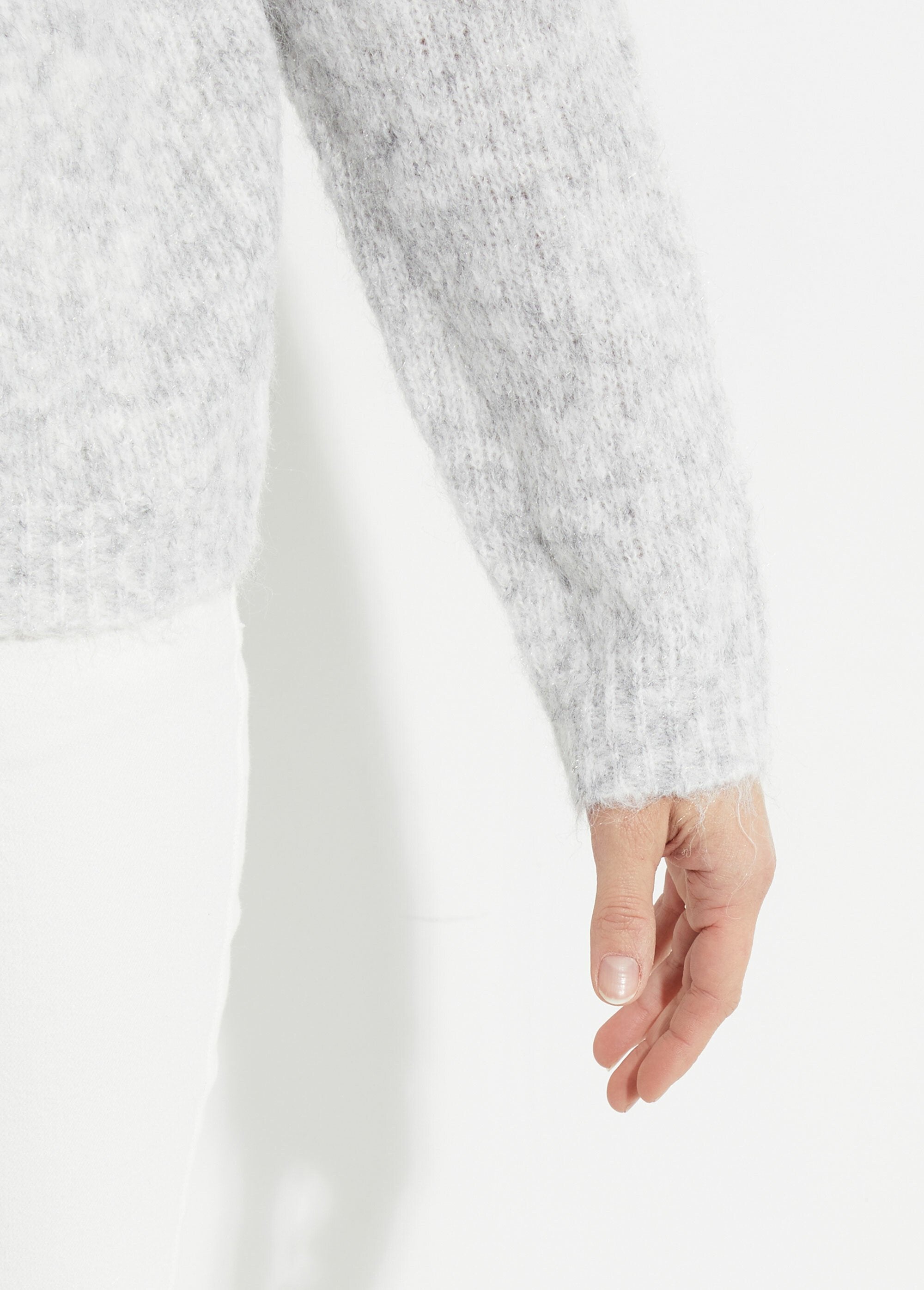 Round_neck_knitted_cardigan_with_wool_Light_gray_DE2_slim