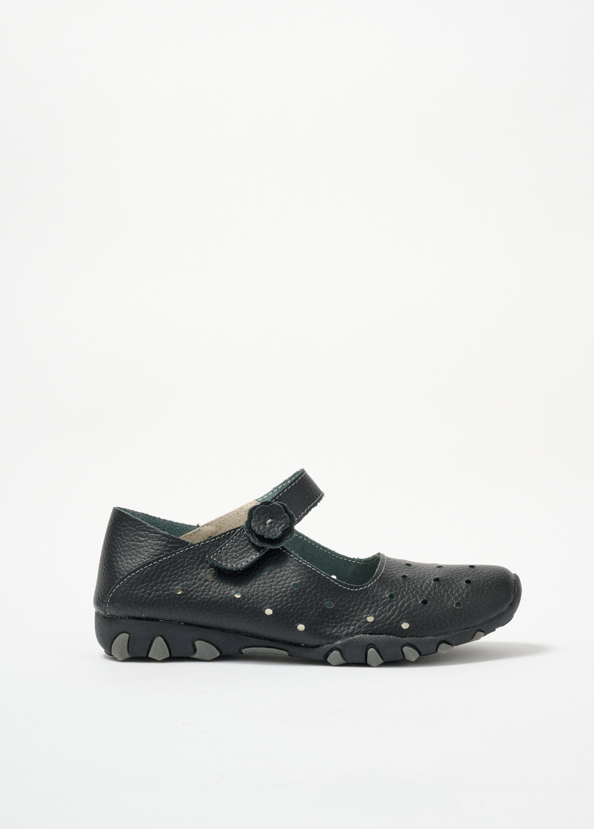 Perforated_ballerina_Black_DR1_slim