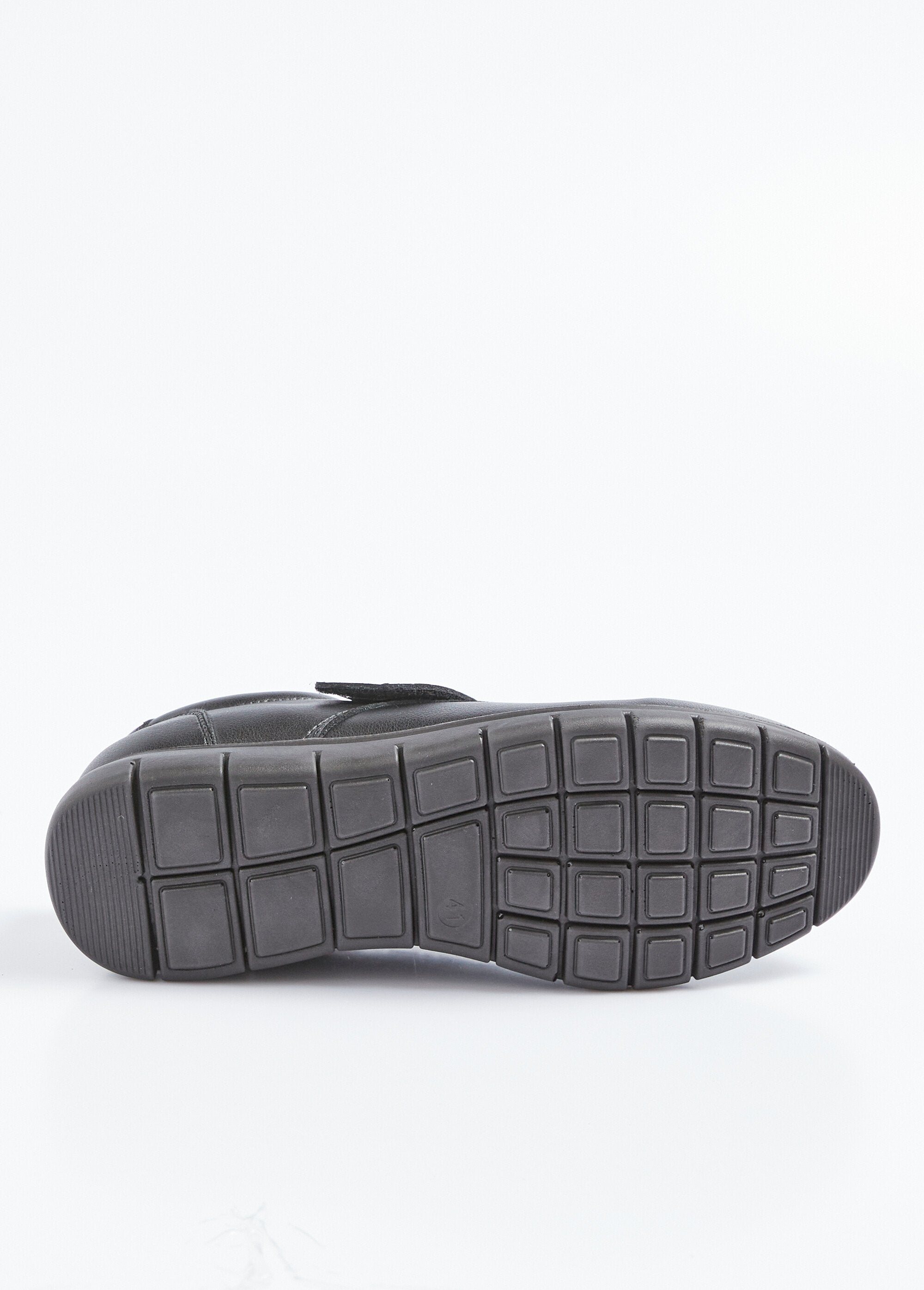 Wedge_scratch_derbies_Black_UN1_slim