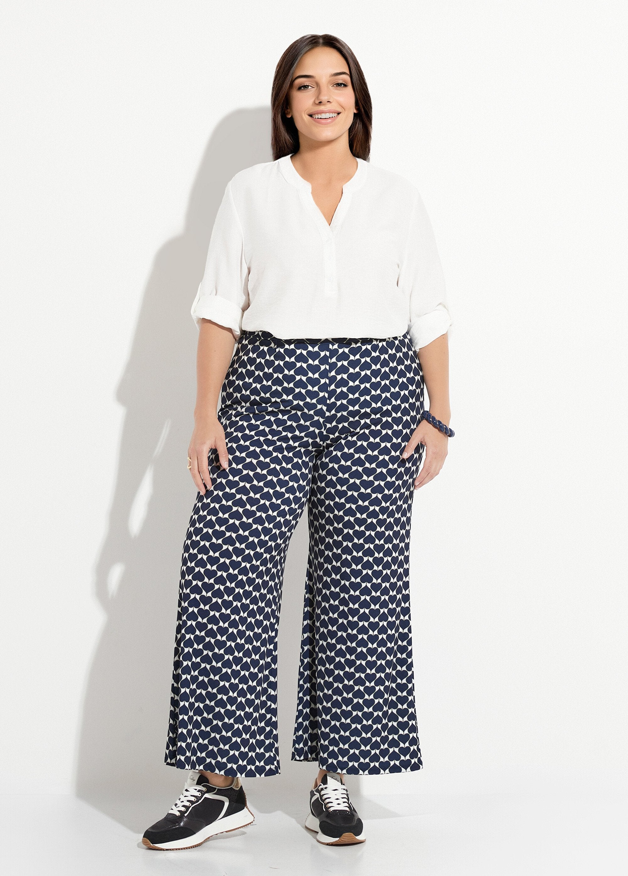 Wide_flowing_pants_with_heart_print_Marine_SF1_curvy