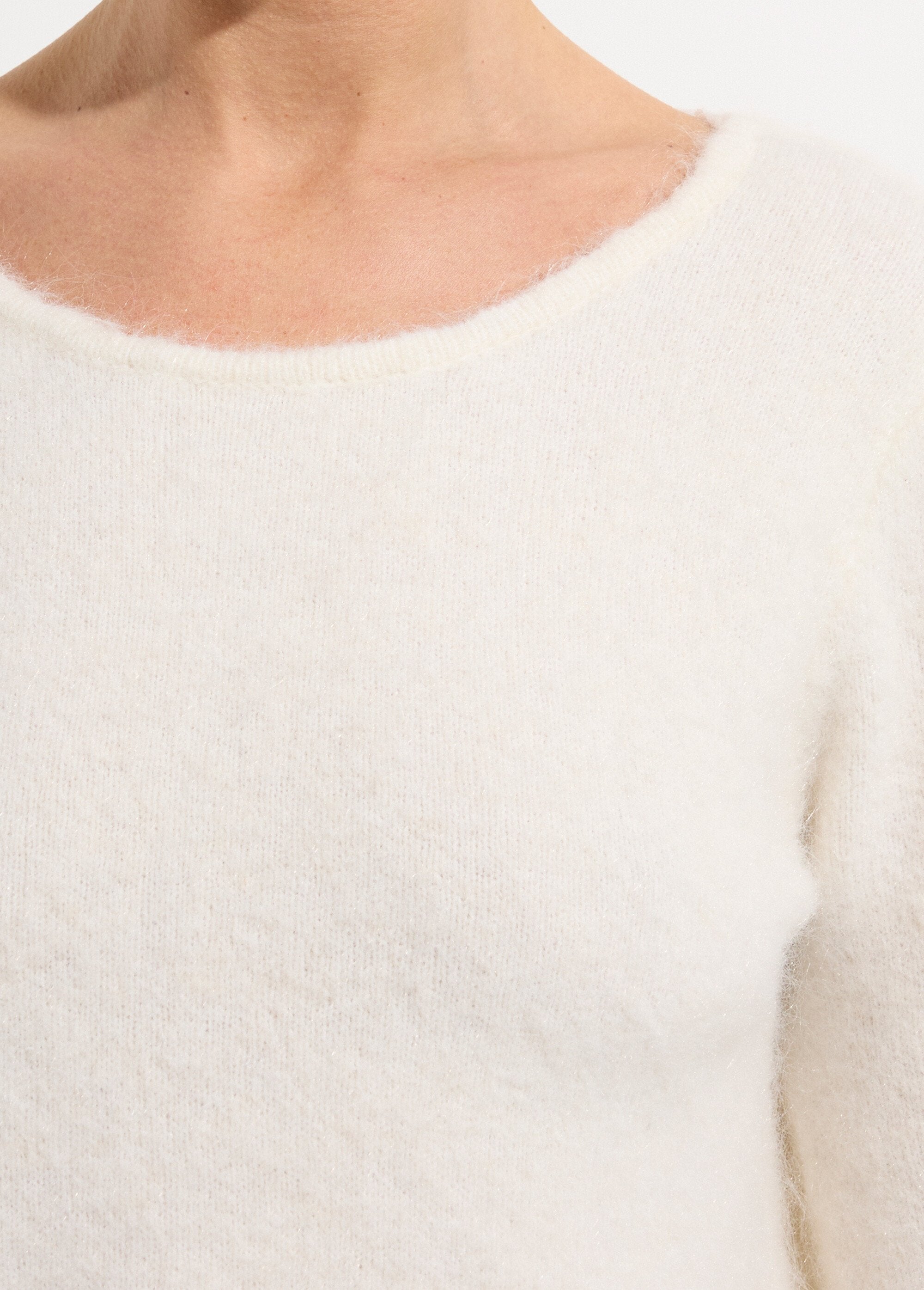 Wool_sweater_with_lace_back_detail_Ecru_DE1_slim