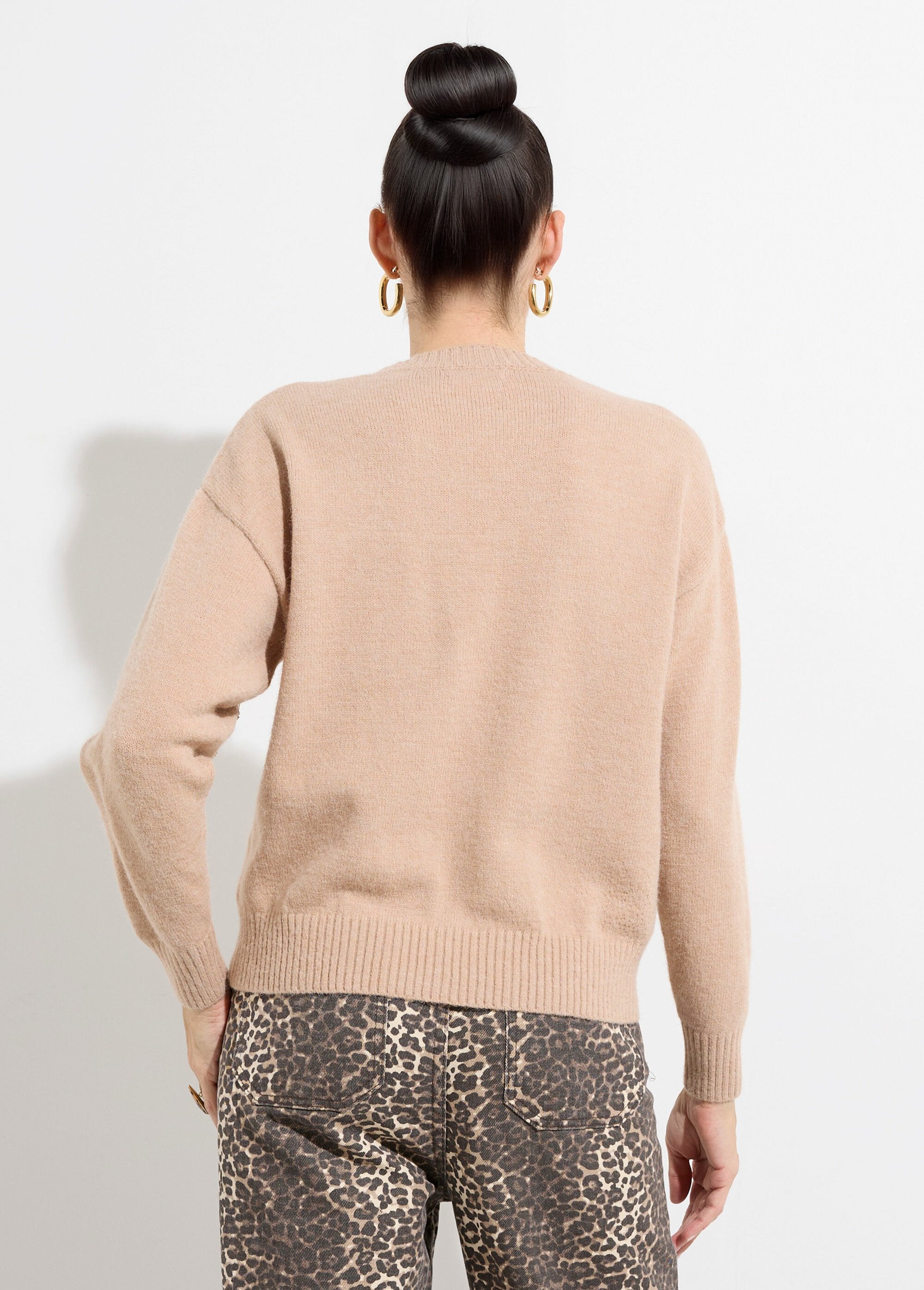 Round_neck_sweater_with_sparkling_pearls_and_rhinestones_Beige_DO1_slim
