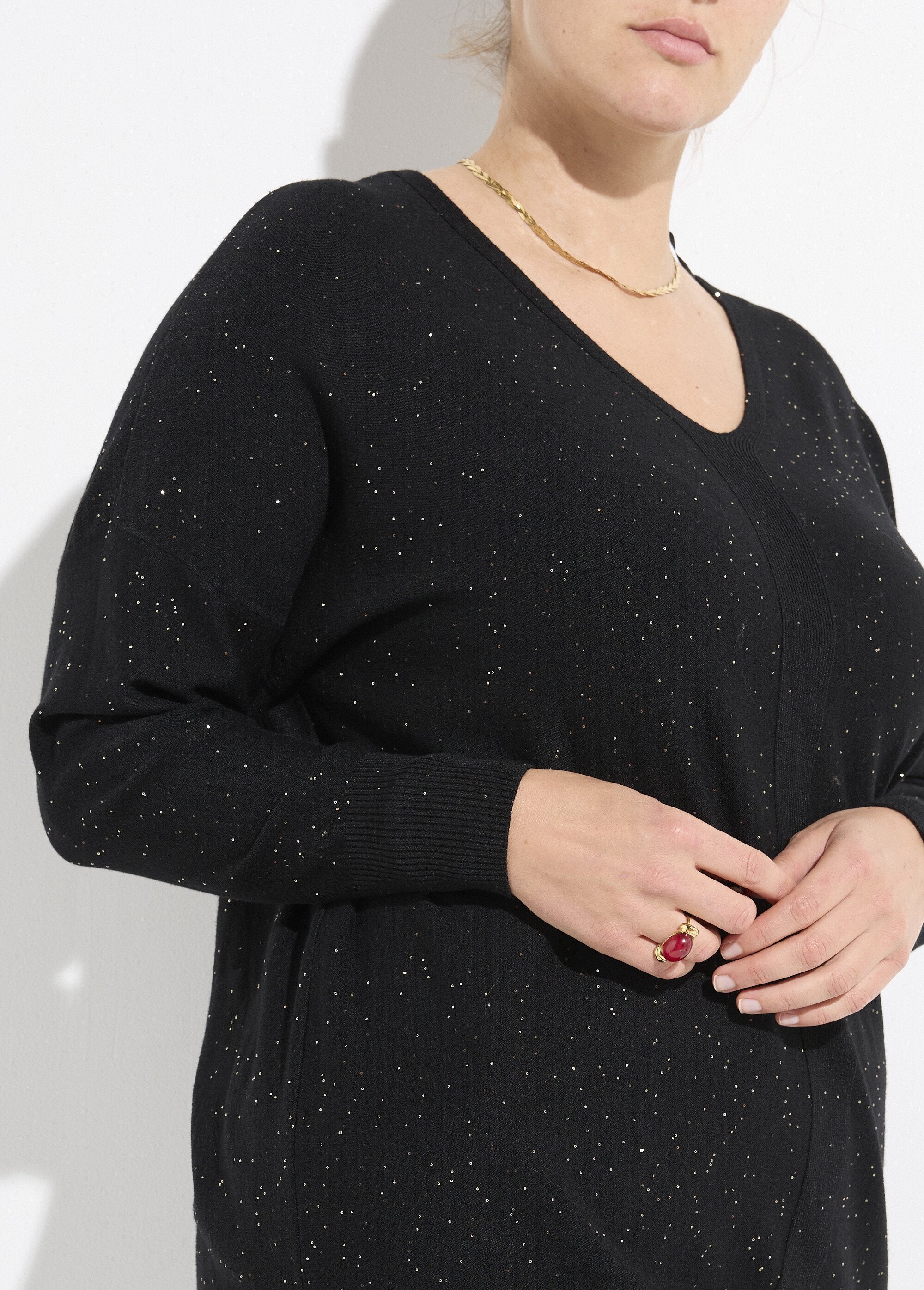Fine_gauge_knit_sweater_with_mini_sequins_Black_DE1_curvy