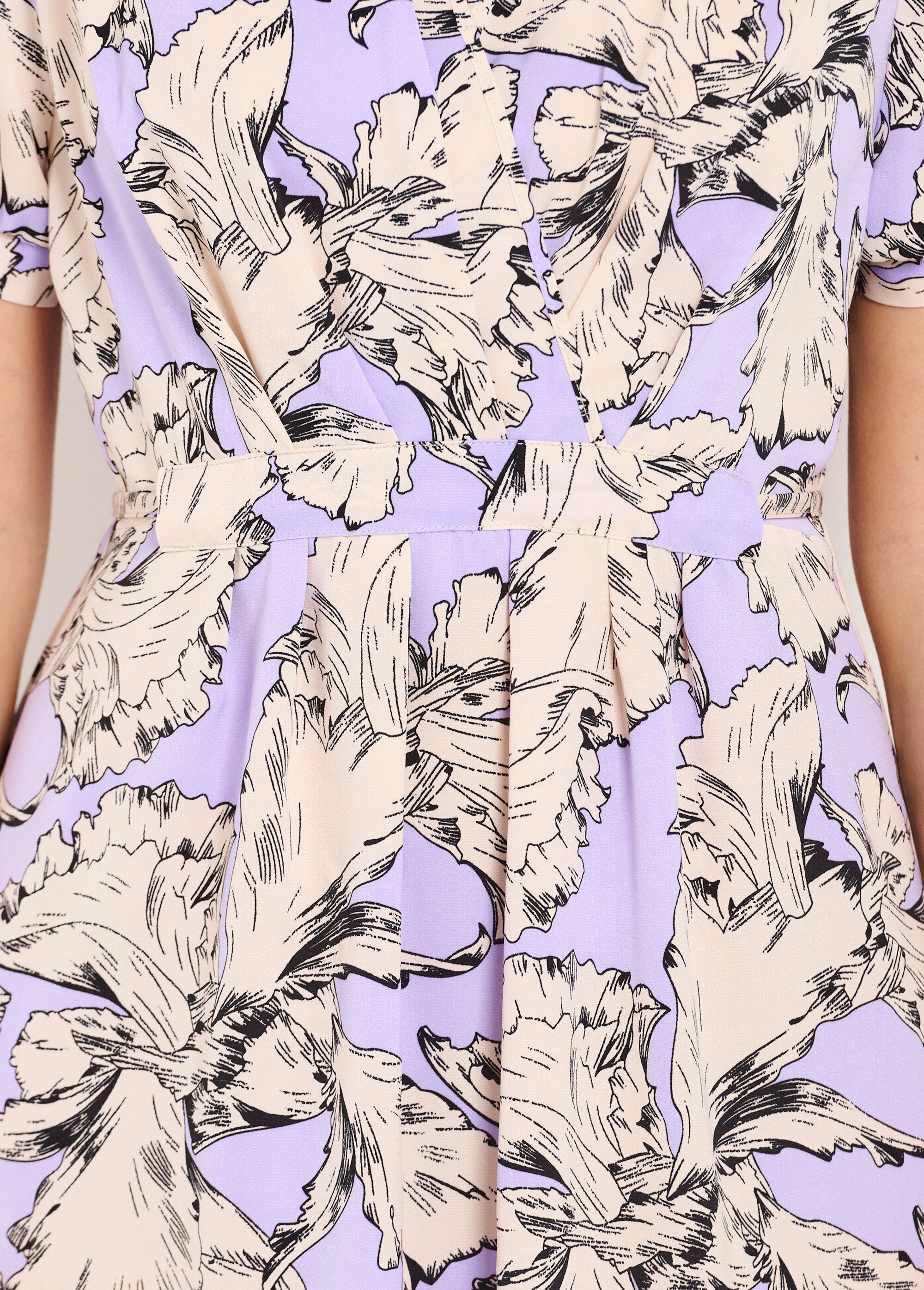 Short_wrap_dress_with_flowing_graphic_pattern_Purple_and_white_DE1_slim