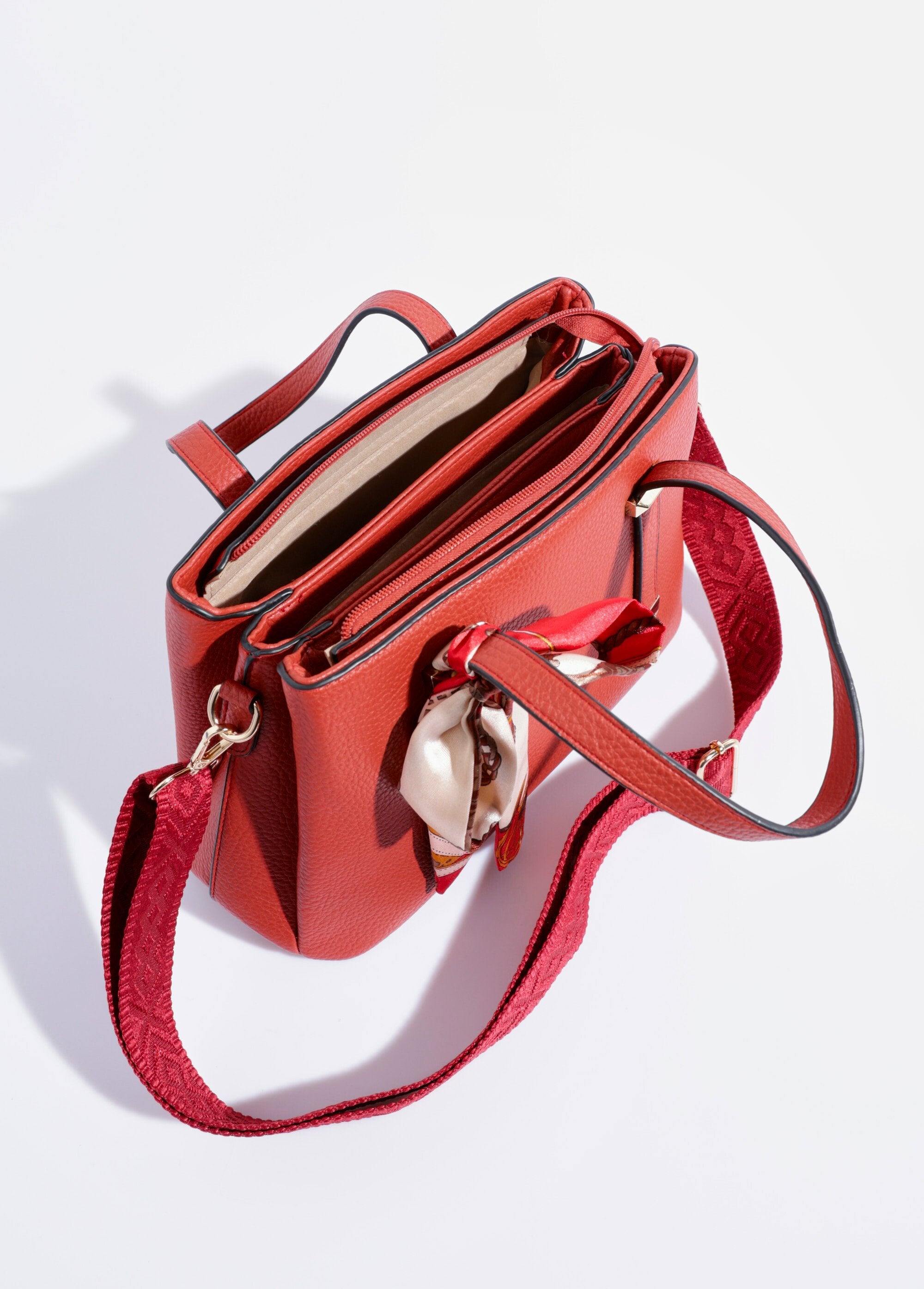 Handbag_carried_on_the_shoulder_or_by_hand_Tomette_DE1_slim