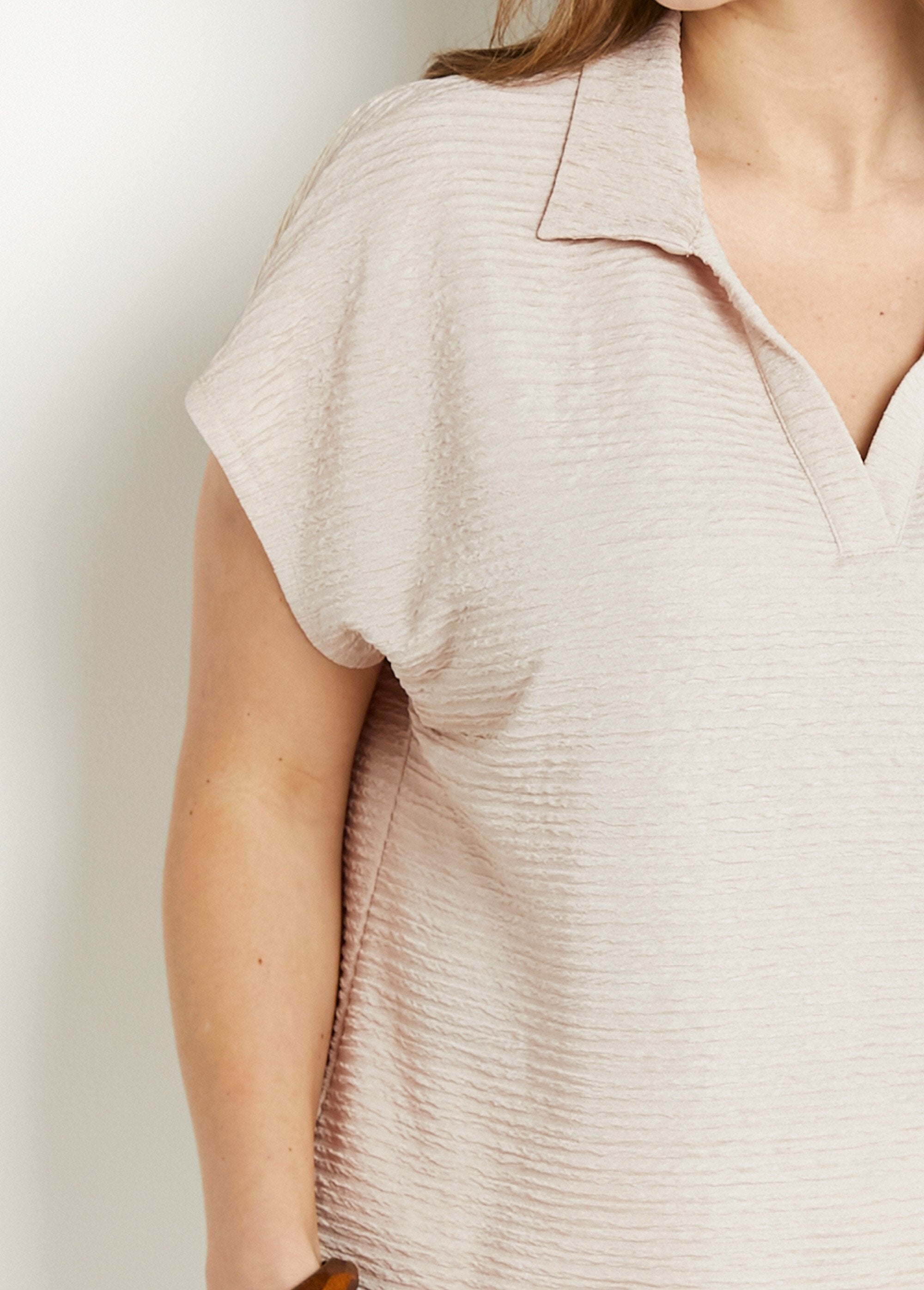 Plain_short_sleeve_shirt_collar_t-shirt_Sand_DE1_curvy