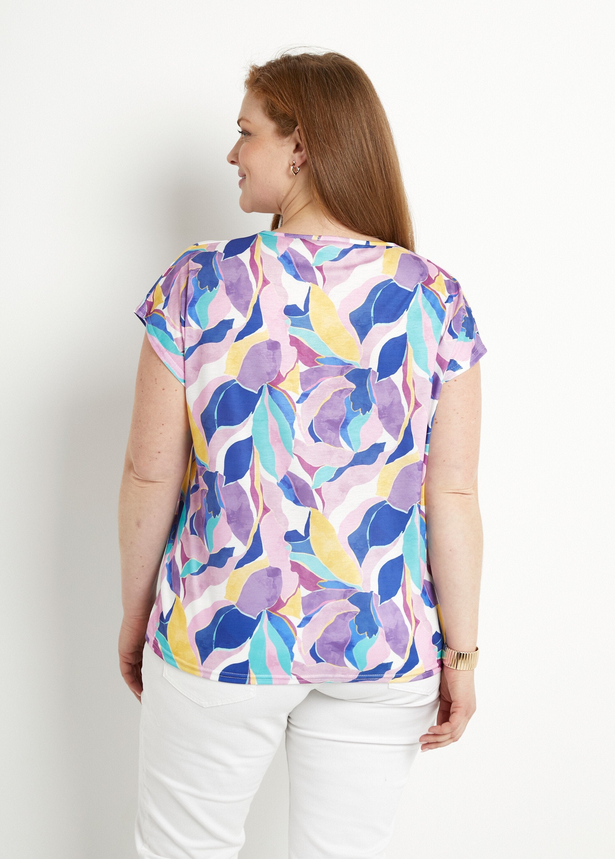 Shiny_printed_V-neck_cropped_t-shirt_Parma_and_yellow_DO1_curvy