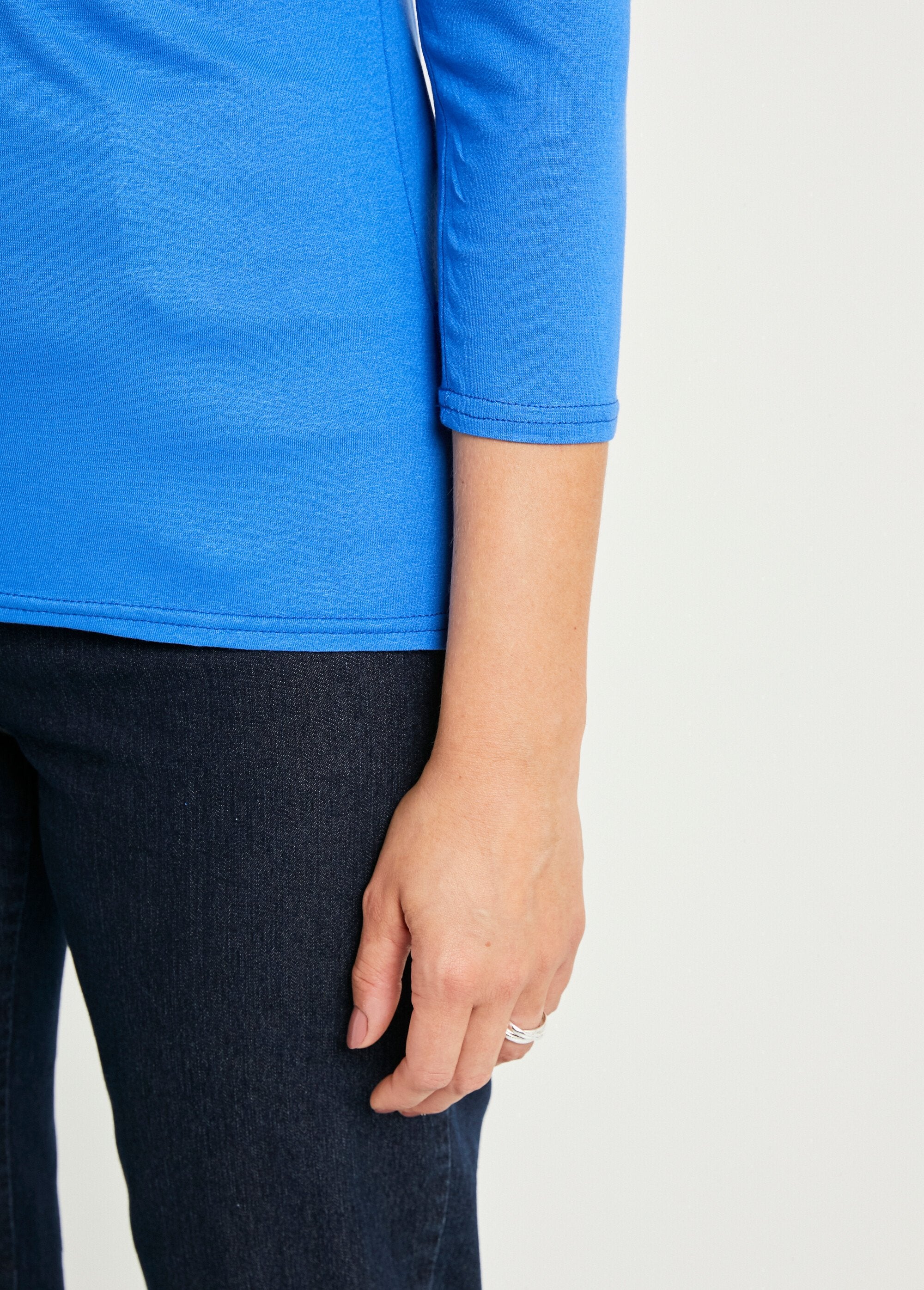 Plain_V-neck_cropped_t-shirt_Blue_DE4_slim