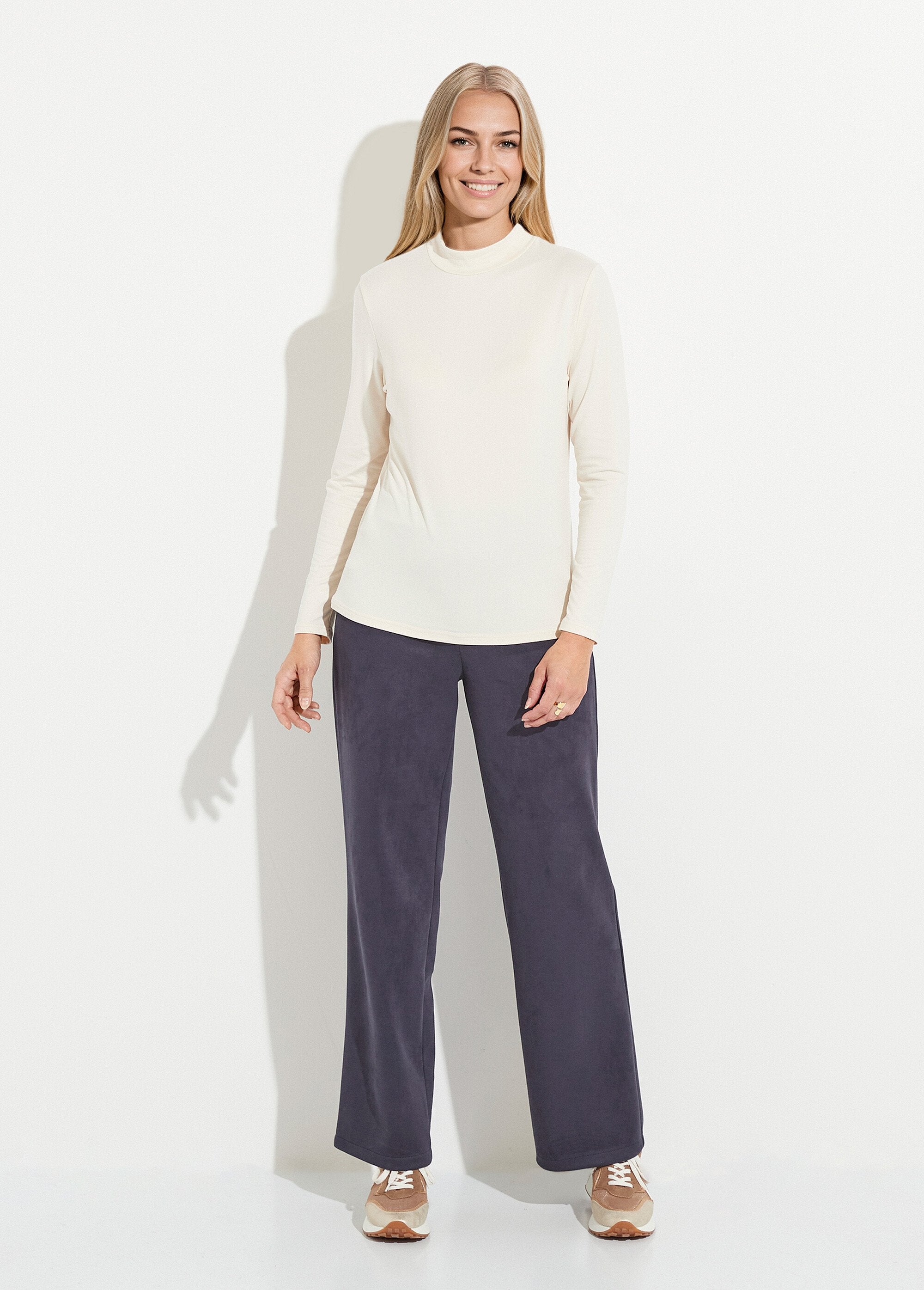 Soft,_long-sleeved,_high-neck_T-shirt_Ecru_SF1_slim
