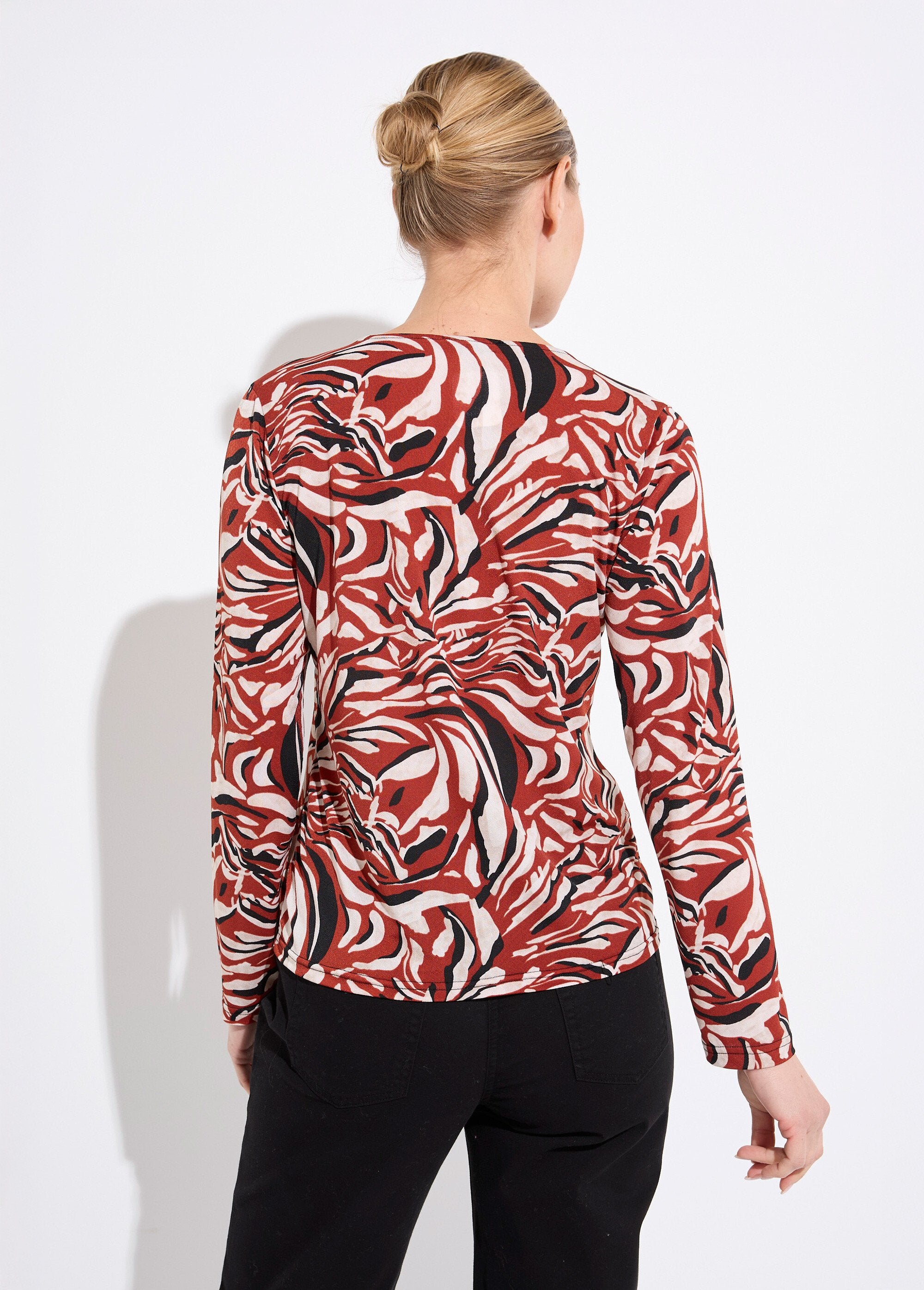 Lace_V-neck_graphic_print_t-shirt_Black_and_brick_DO1_slim