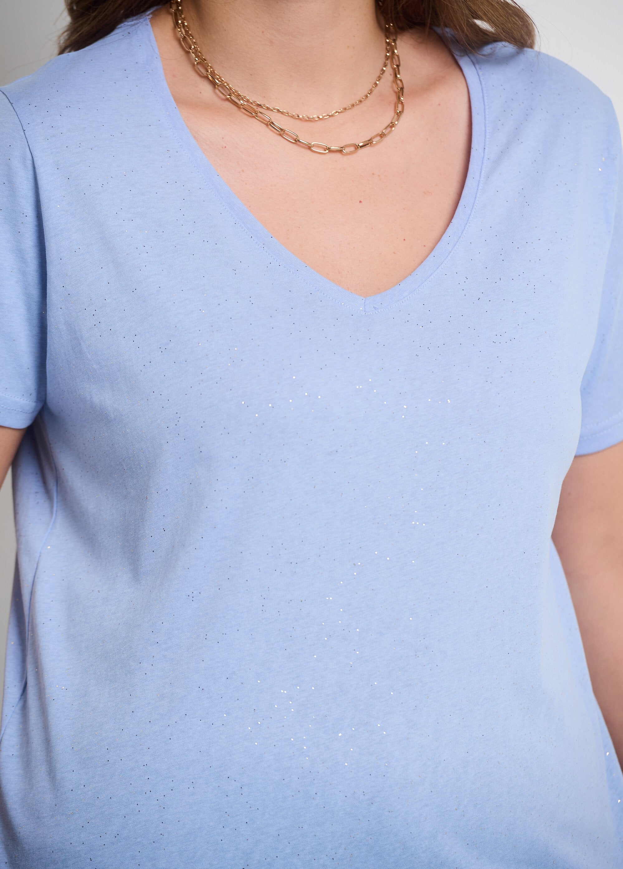 Short-sleeved_sequined_mesh_T-shirt_Sky_DE2_curvy