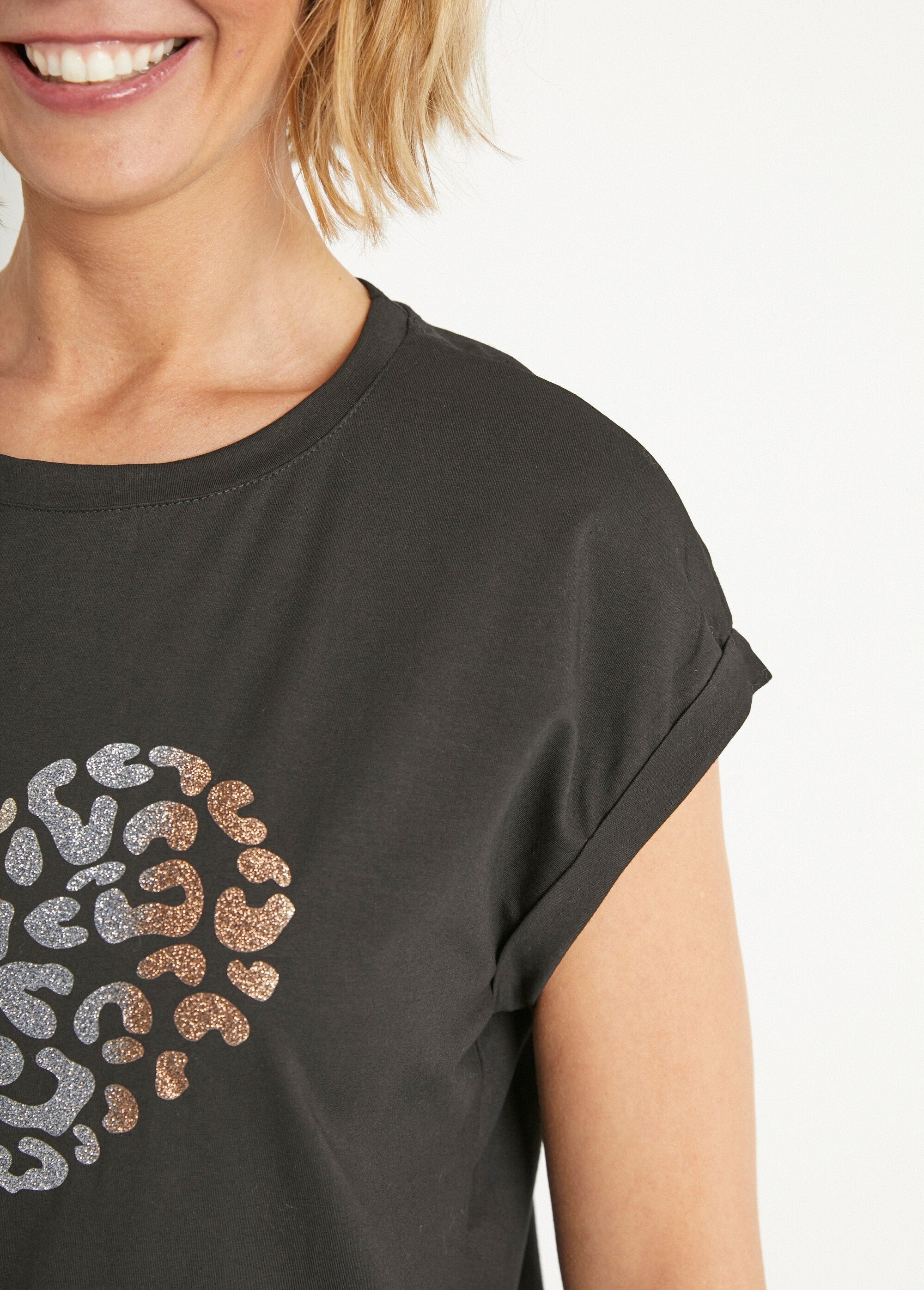 Metallic_heart_pattern_short-sleeved_T-shirt_Black_DE3_slim