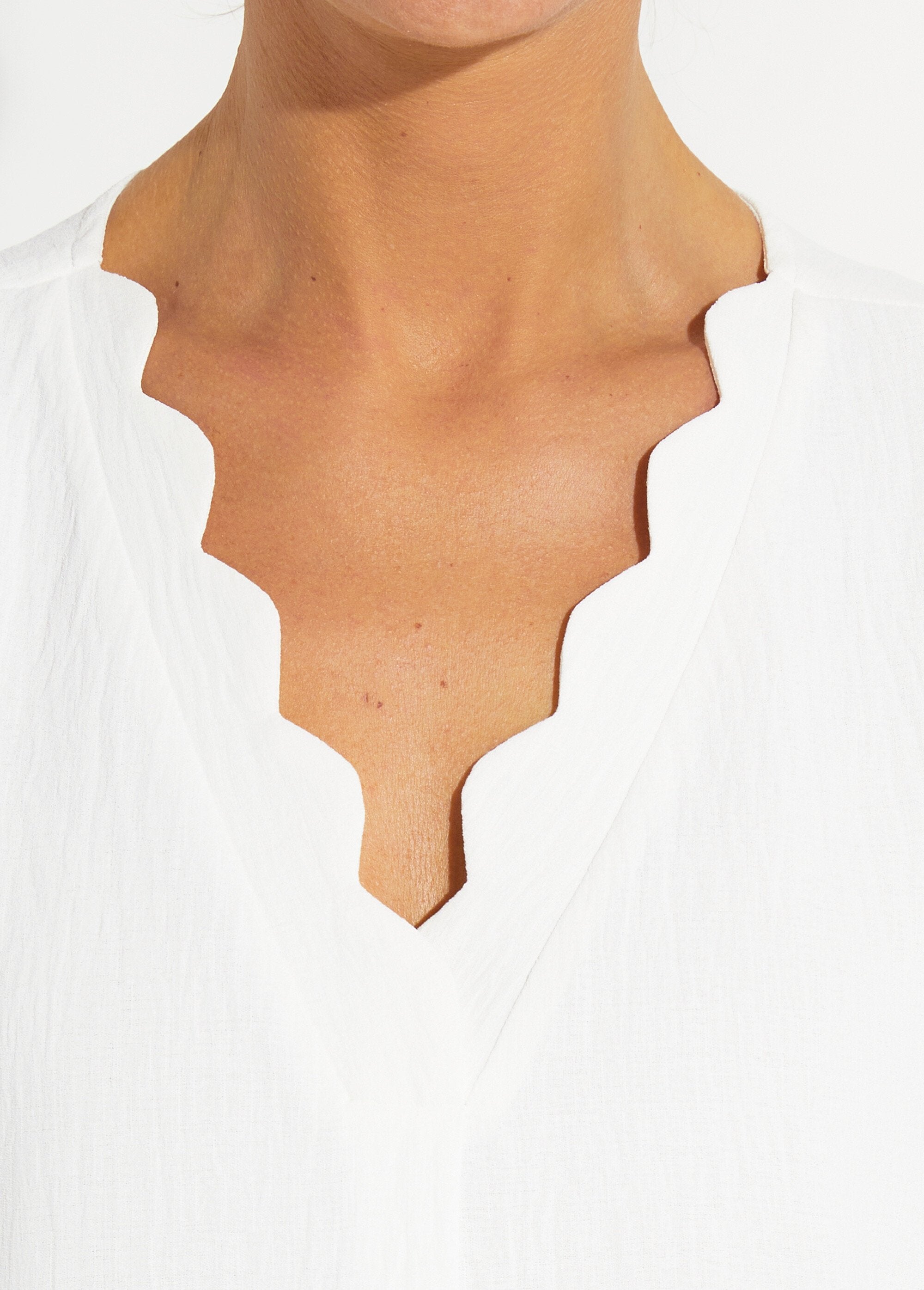 Top_manches_courtes_col_V_festonné_Blanc_DE2_slim