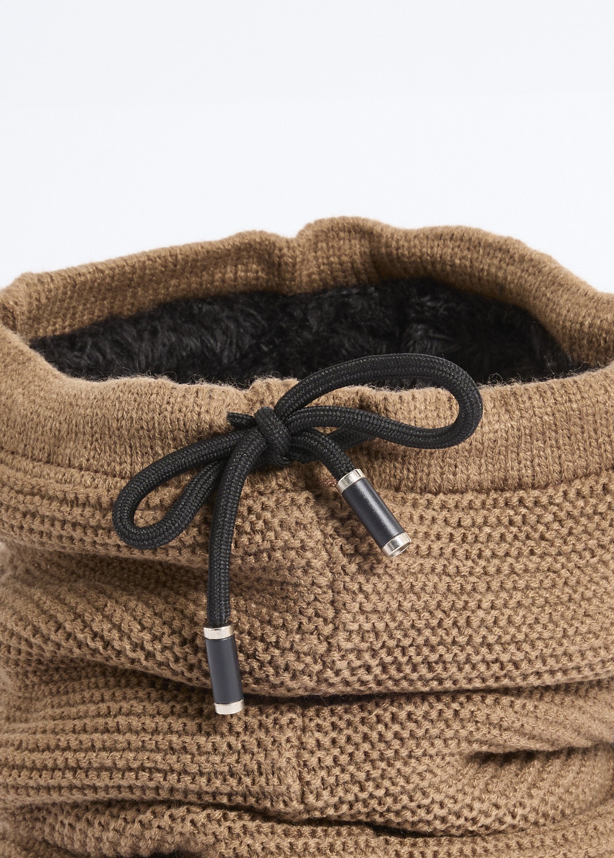 Knit_and_sherpa_neck_warmer,_rice_stitch_Mole_DE1_slim