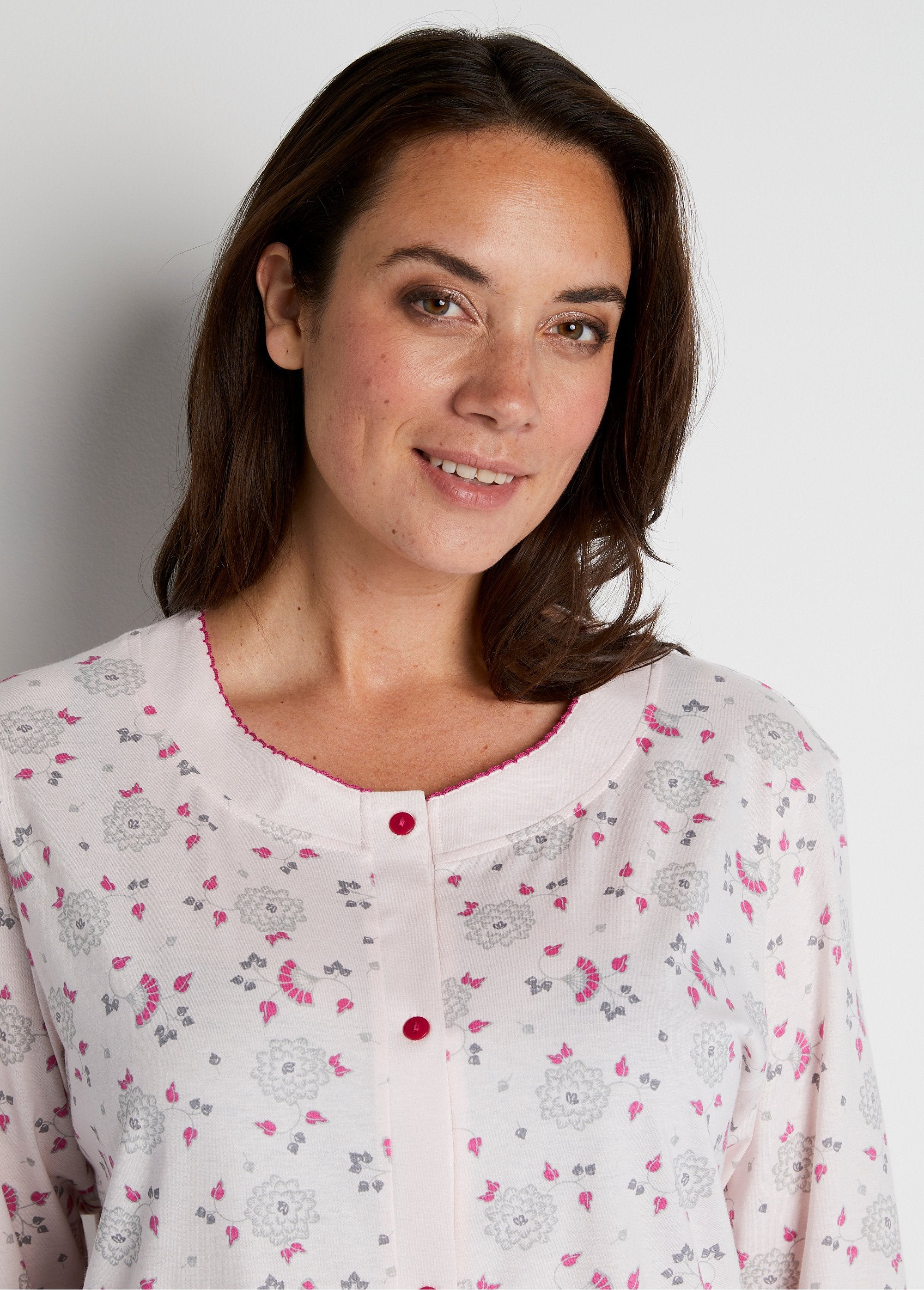 Short_buttoned_nightgown_Pink_DE1_curvy