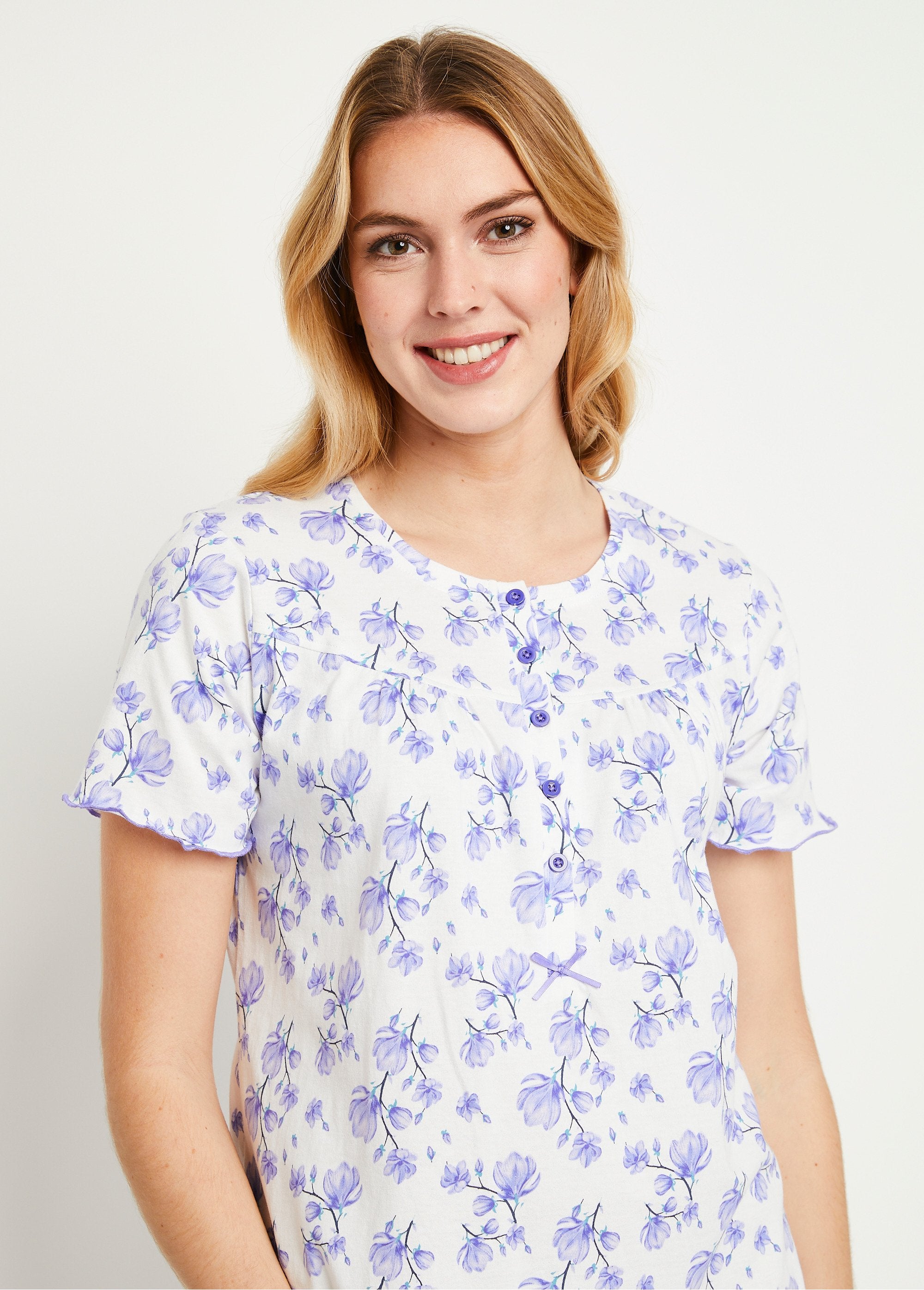 Short-sleeved_floral_nightgown_Forget-me-nots_DE1_slim