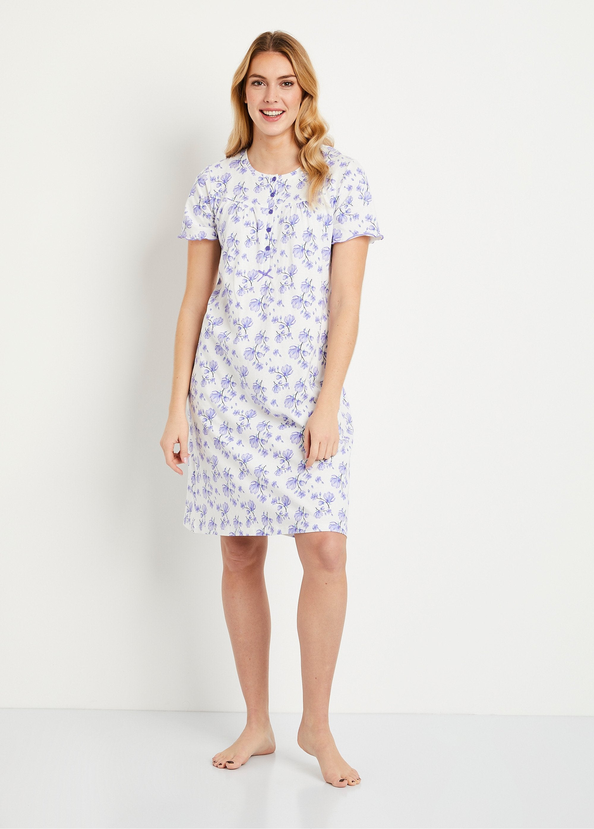 Short-sleeved_floral_nightgown_Forget-me-nots_FA1_slim