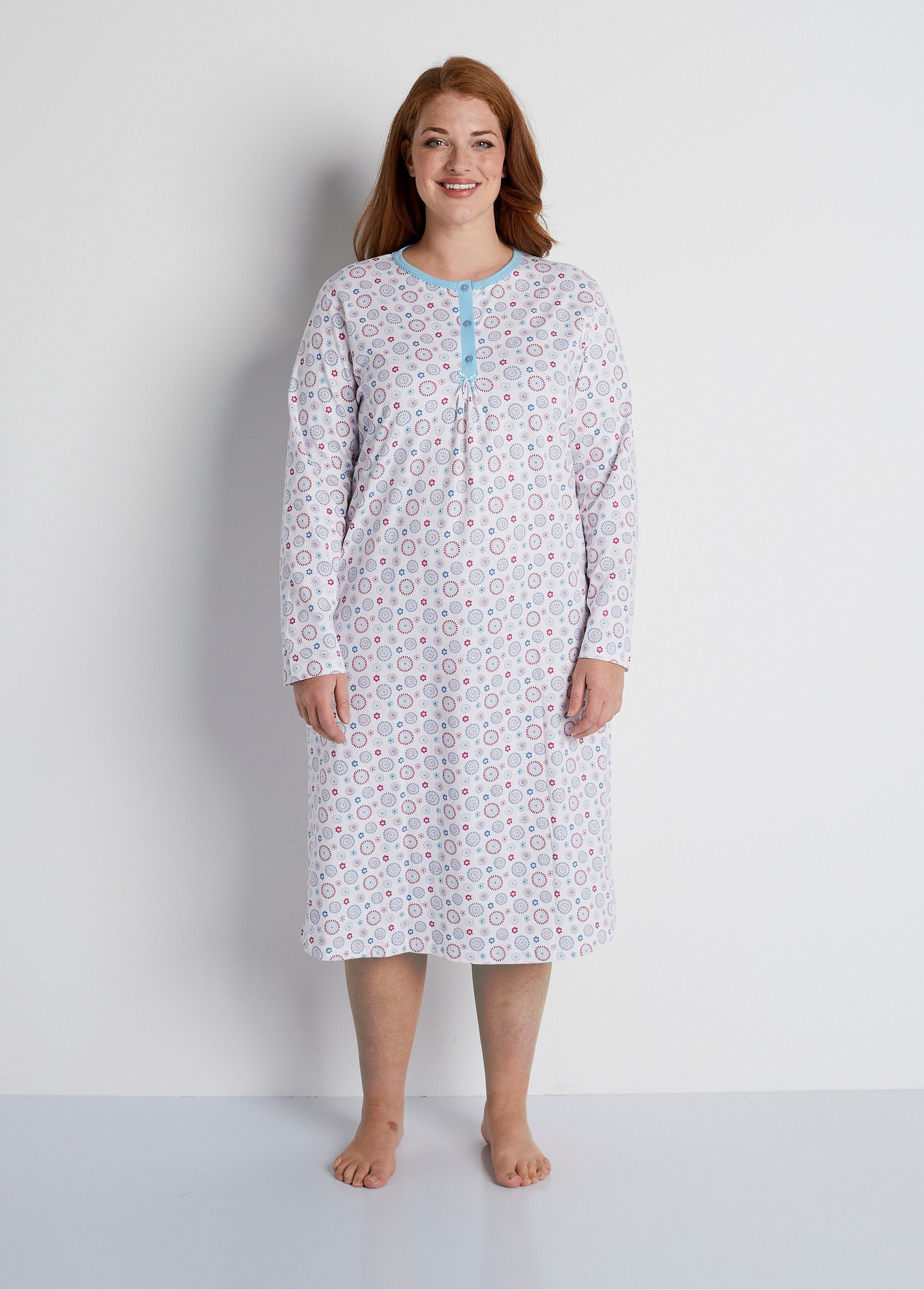 Mid-length_nightgown_with_long_sleeves_Printed_FA2_curvy