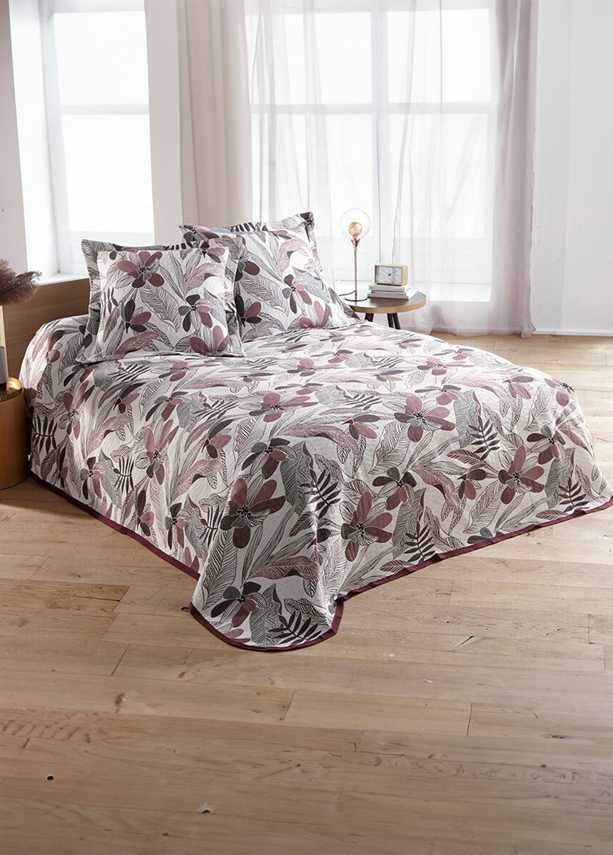 Reversible_plant-based_jacquard_bedspread_Ivory_and_plum_FA1_slim