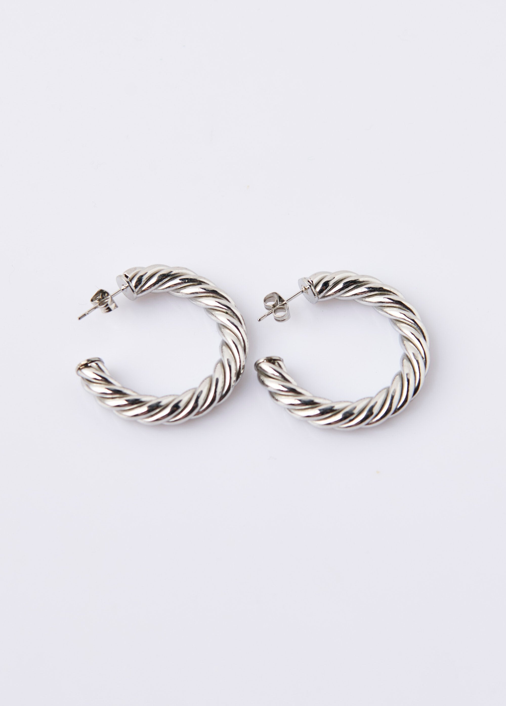 Twisted_stainless_steel_hoop_earrings_Silver_FA1_slim