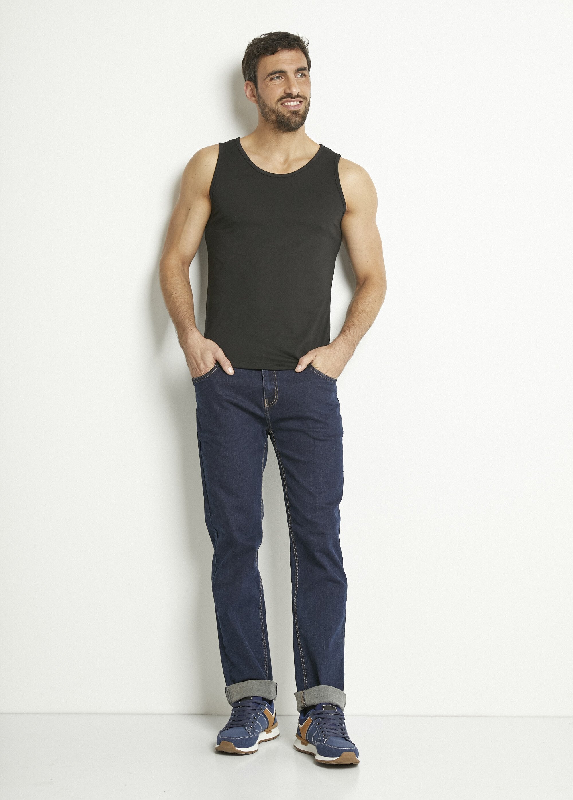 Sleeveless_round_neck_tank_top_Black_SF1_slim