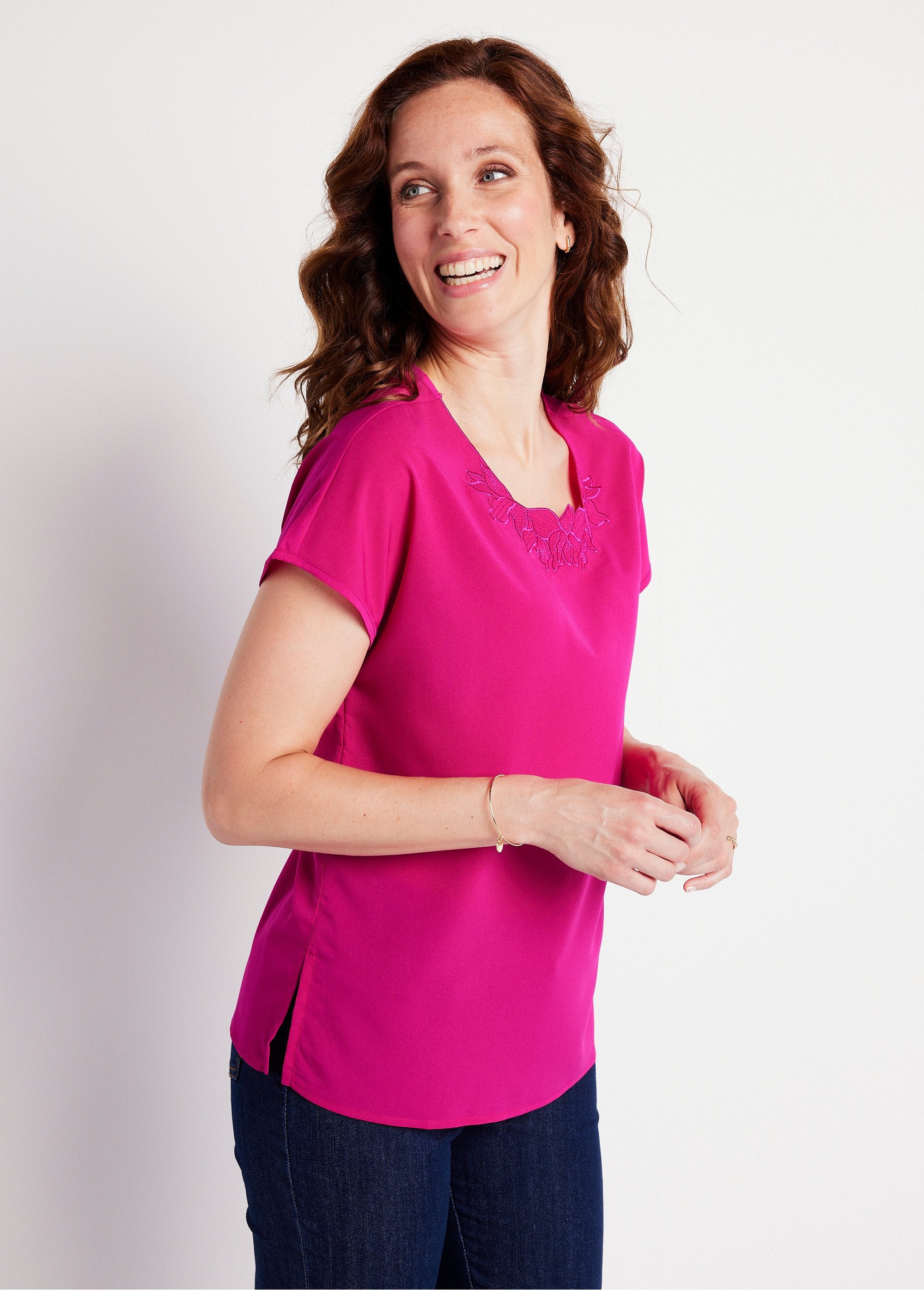 Long_short-sleeved_top_with_round_neck_embroidery_Fuchsia_FA2_slim