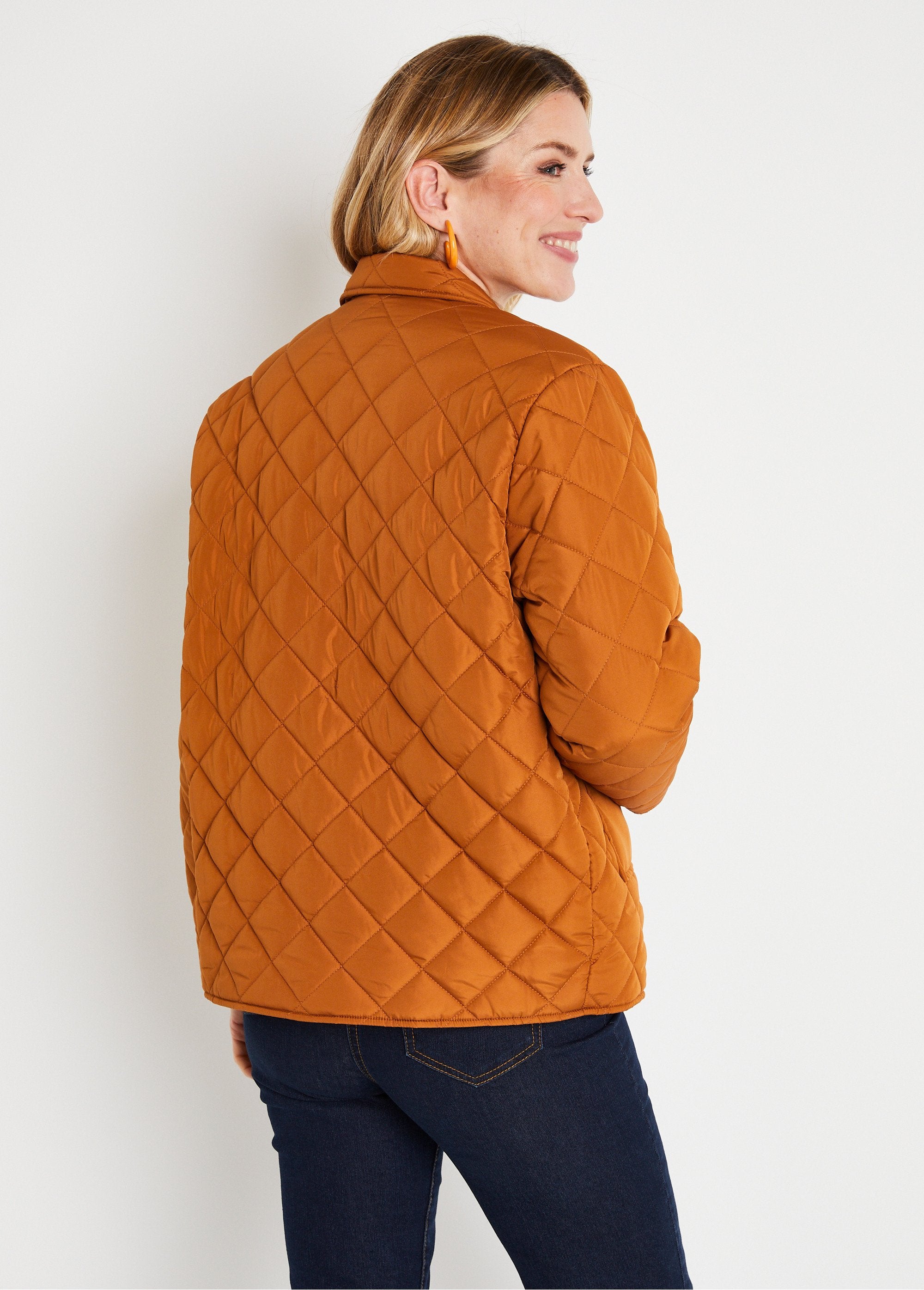 Lightweight_quilted_down_jacket_with_snap_fastener_camel_DO1_slim