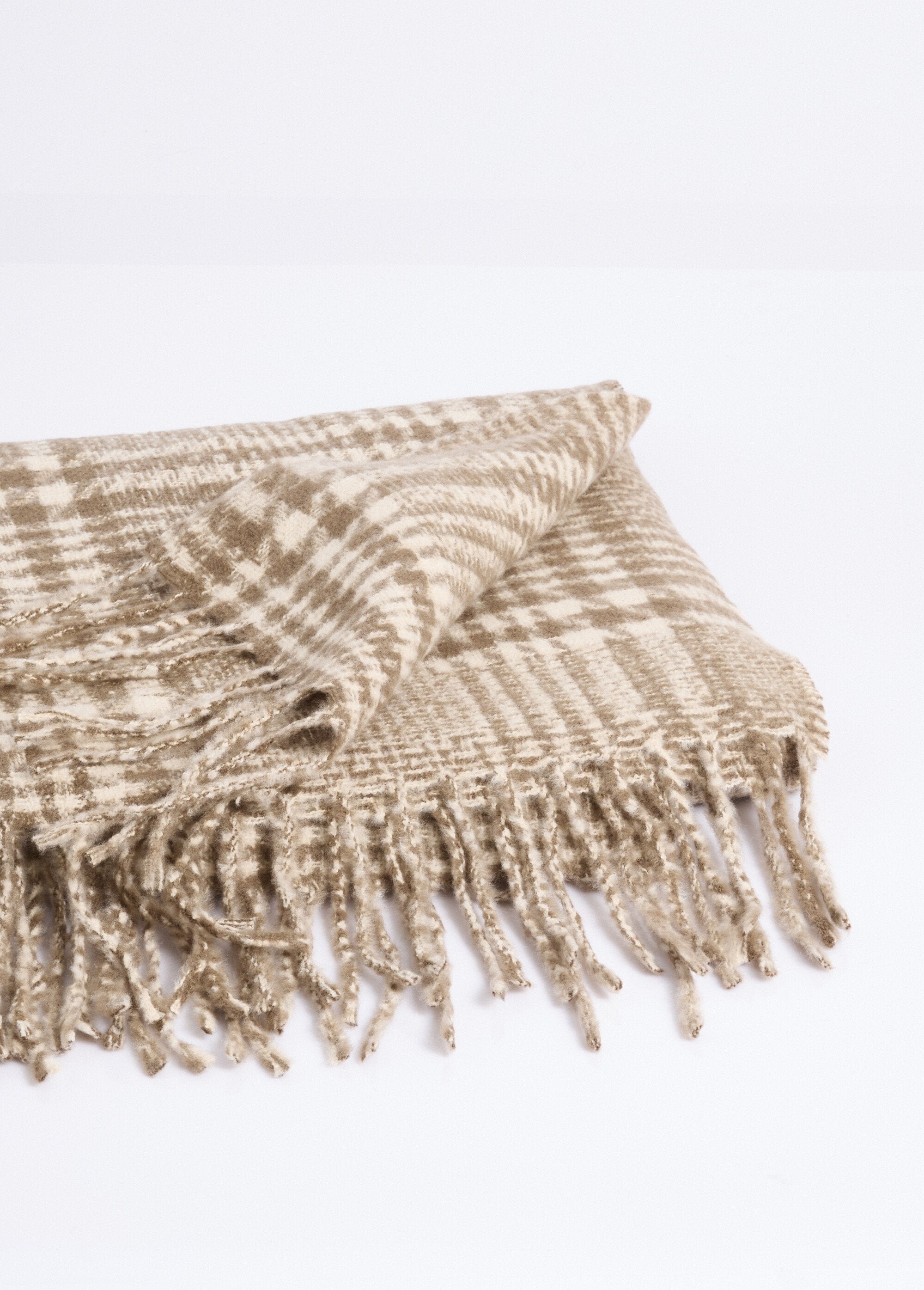 Warm_plaid_fringed_scarf_Beige_DE1_slim