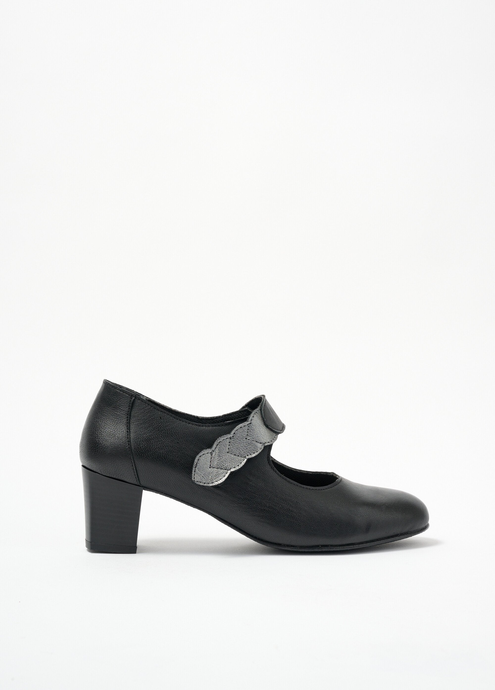 Heeled_slingbacks_with_velcro_fastening_in_leather_Black_DR1_slim