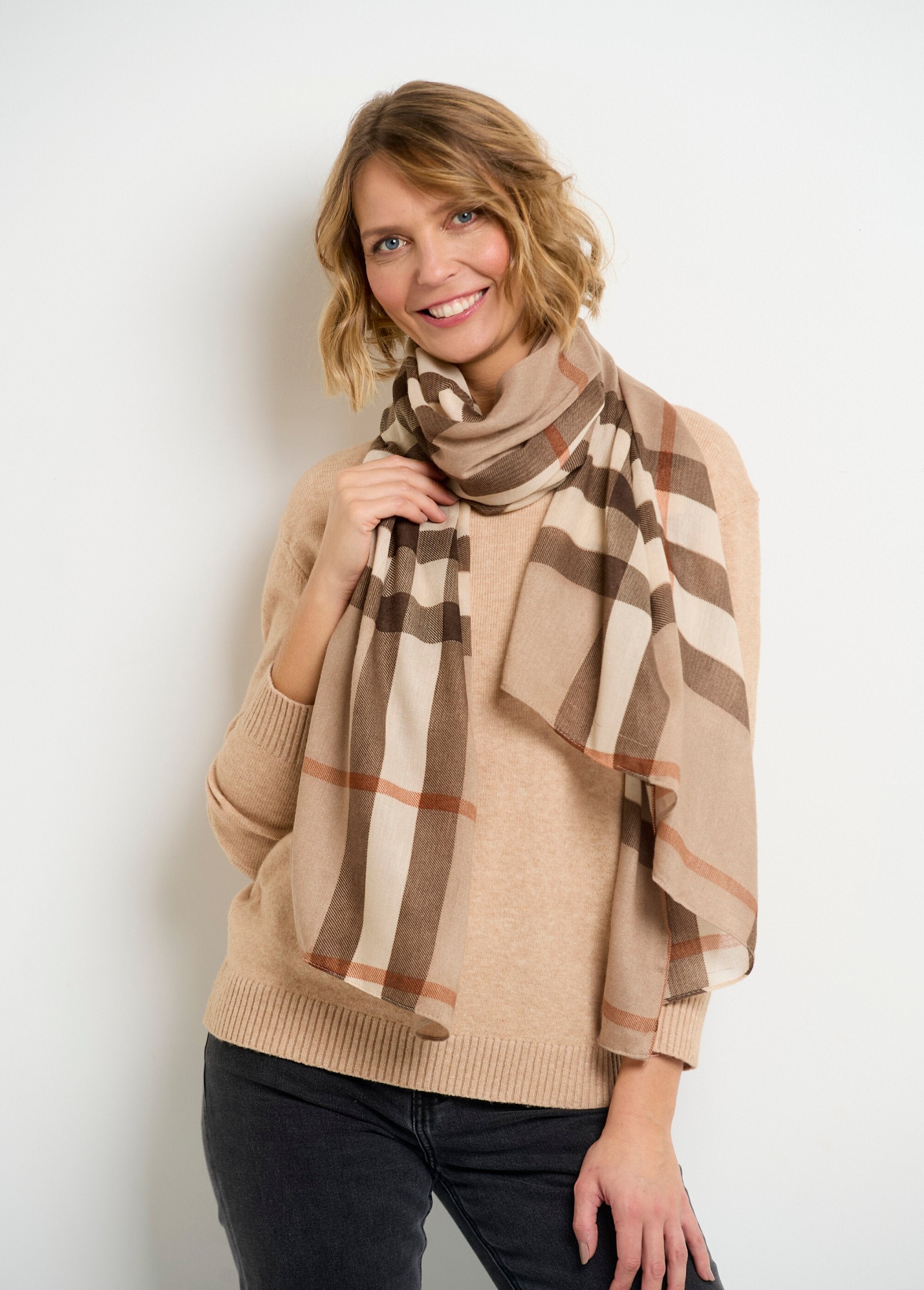 Foulard_à_carreaux_style_écossais_Beige_FA1_slim