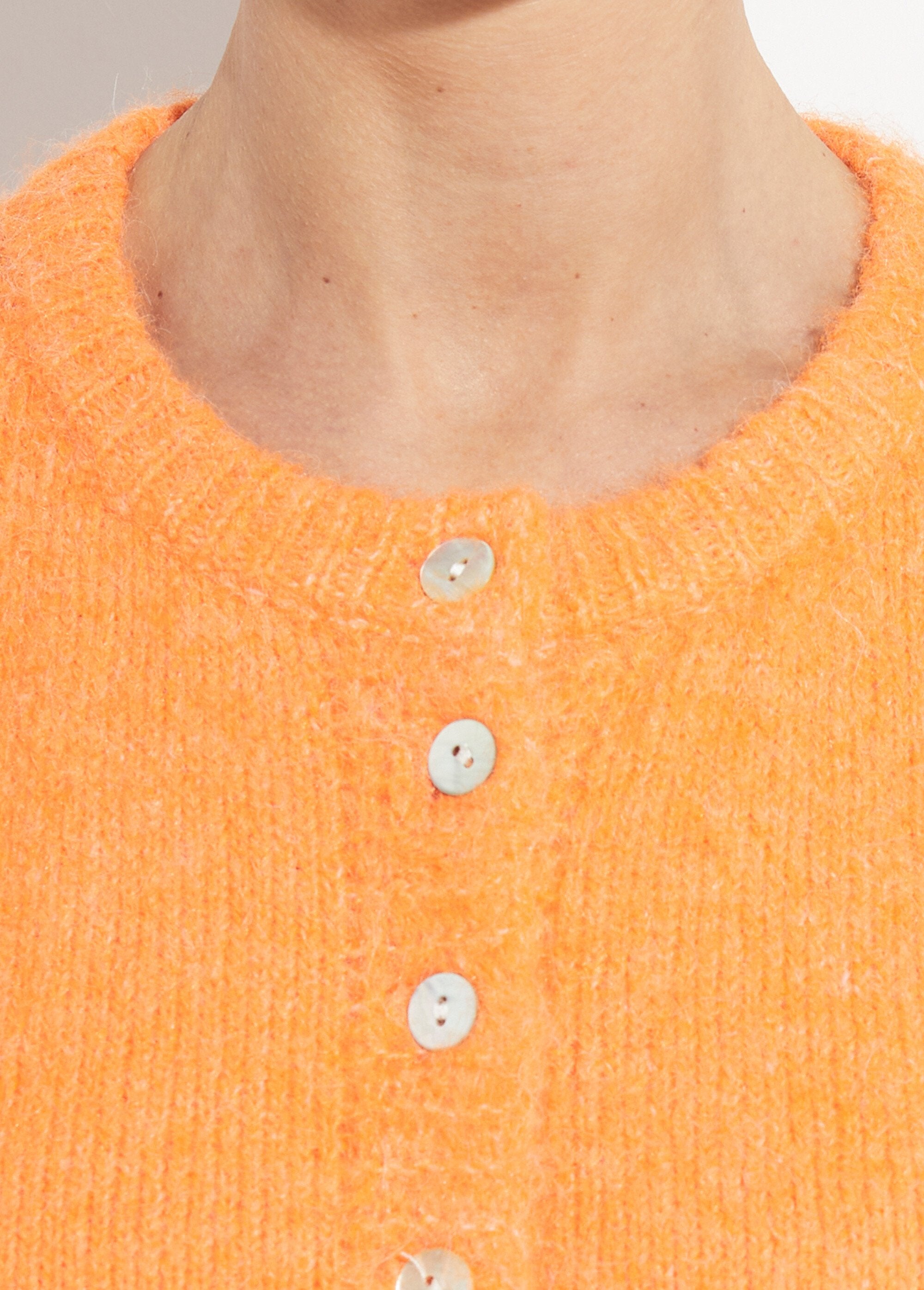 Short-sleeved_cardigan_with_wool_Orange__DE1_slim
