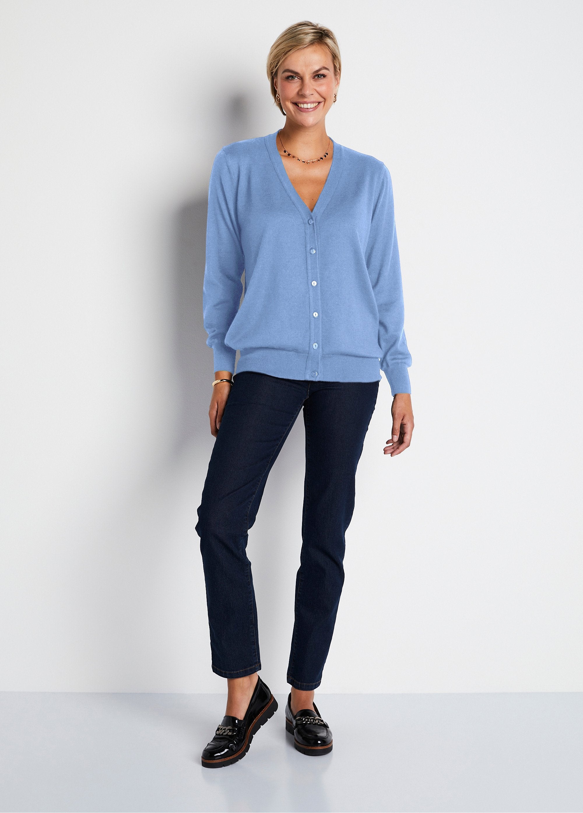 Buttoned_V-neck_cardigan_with_merino_wool_Cloud_blue_SF1_slim