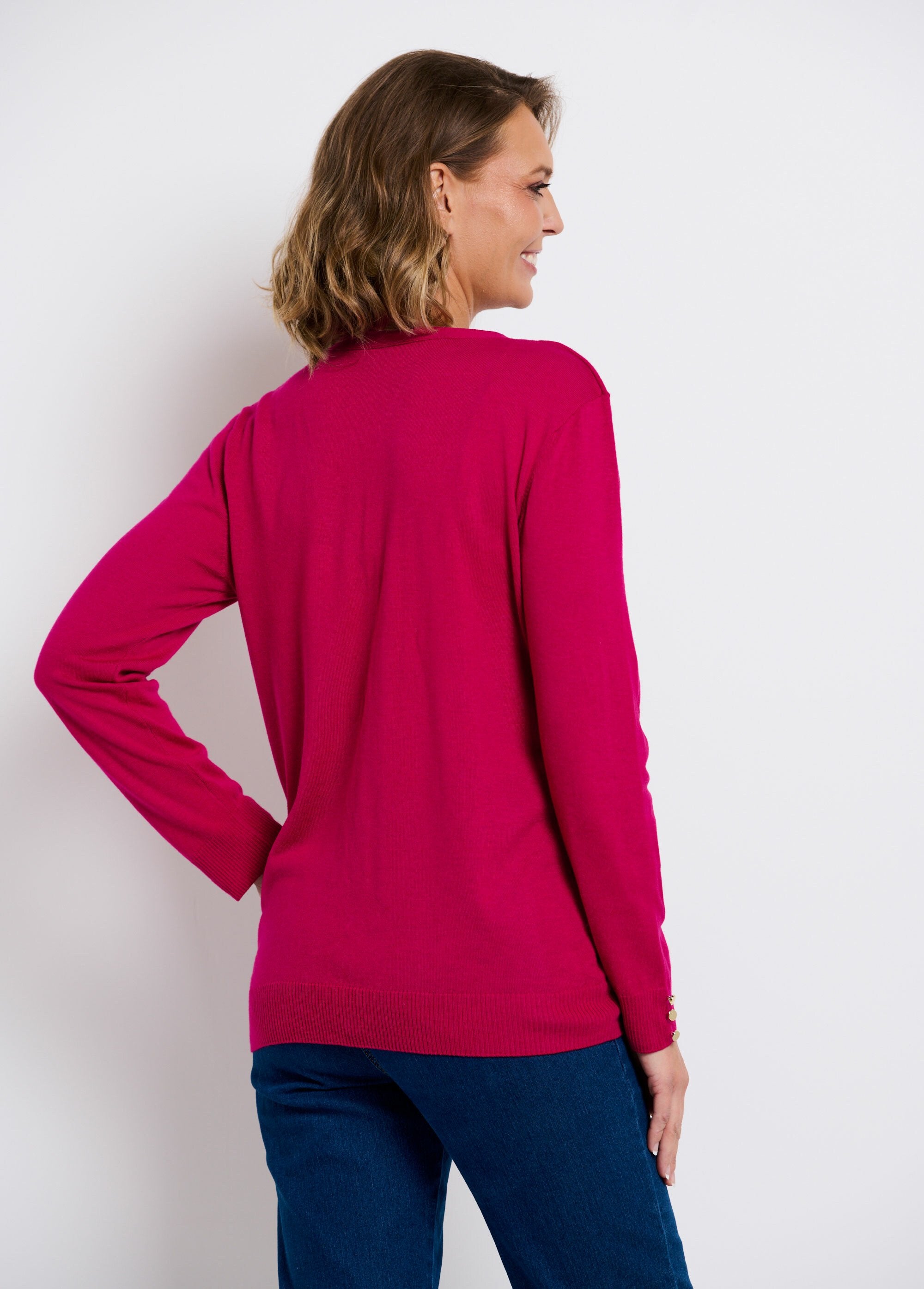 Fine_V-neck_buttoned_cardigan_in_plain_jersey_with_merino_wool_Cassis_DO1_slim