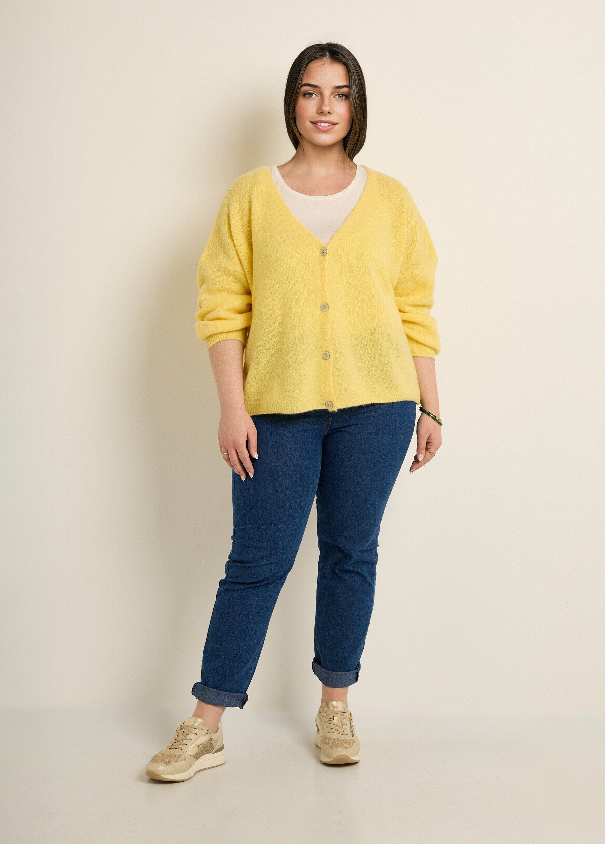 Alpaca_knit_vest,_V-neck_Pale_yellow_SF1_curvy