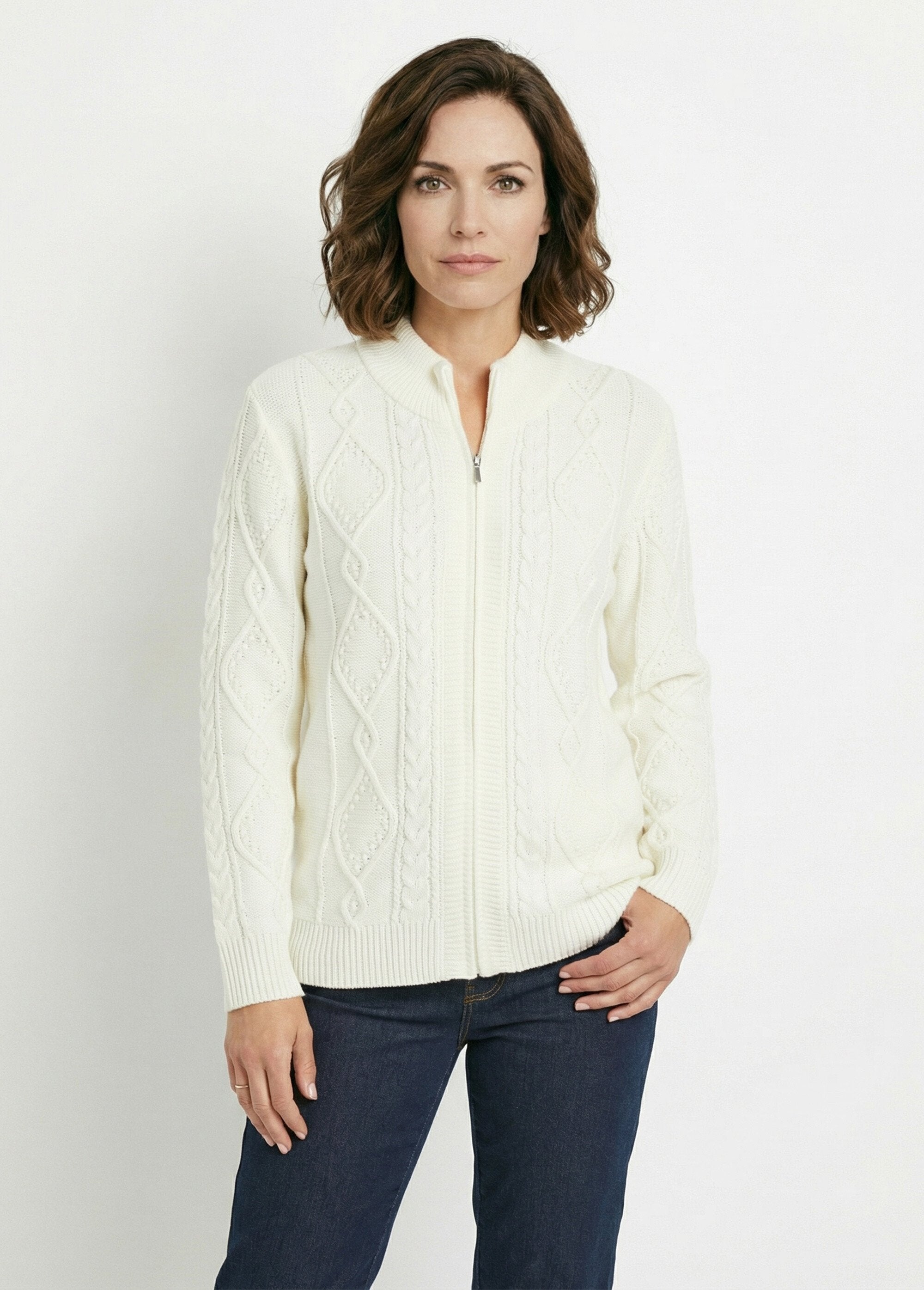 Warm_zipped_cardigan_with_cable_high_collar_Ecru_FA1_slim