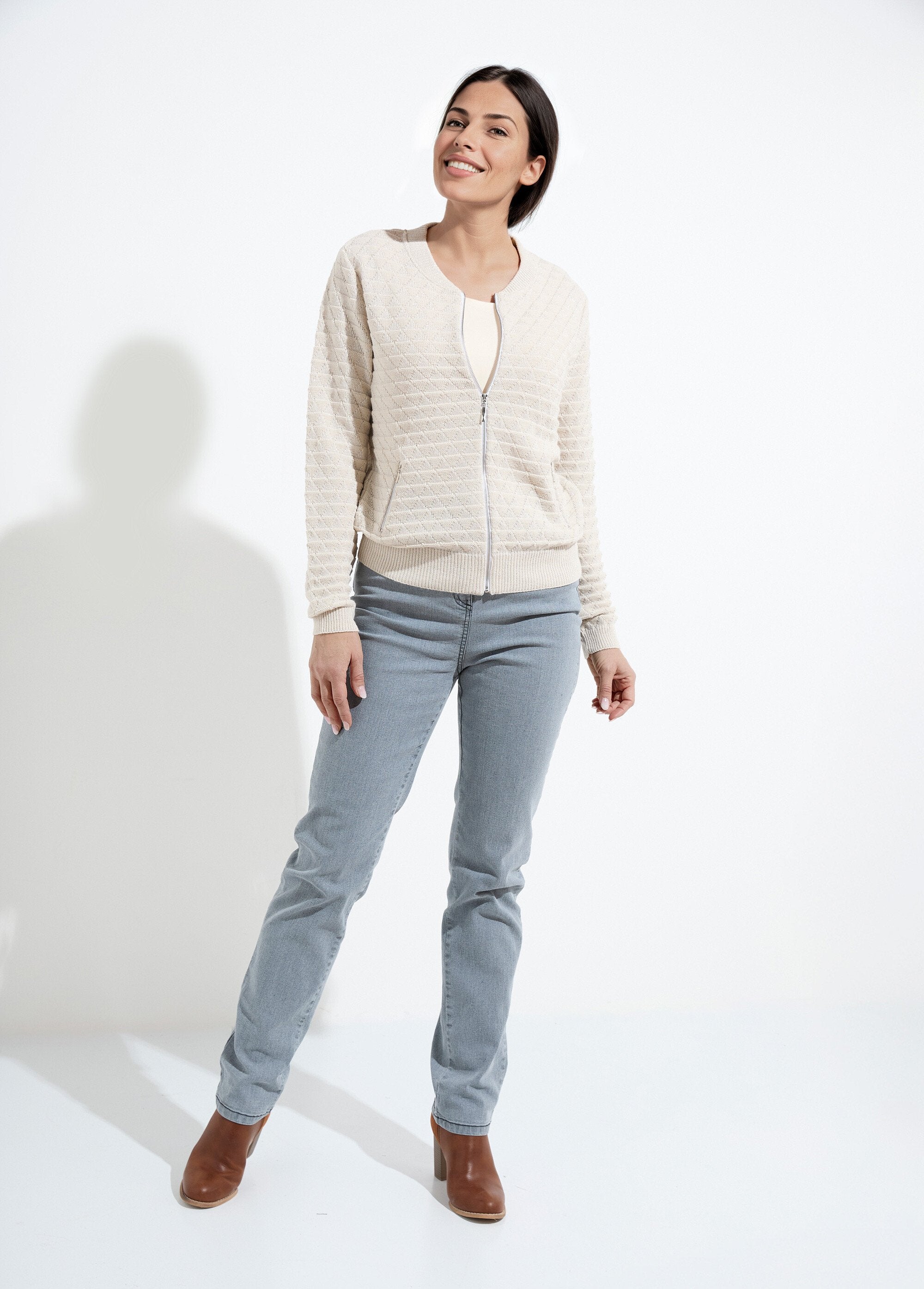 Zip-up_bomber-style_vest_with_shiny_knit_Beige_SF1_slim