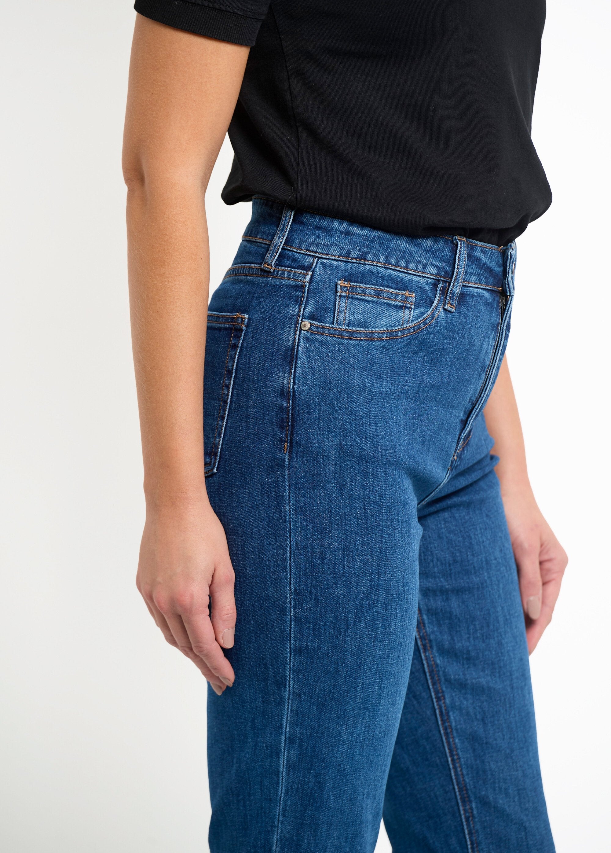 Straight_5-pocket_jeans_with_frayed_bottom_Stone_DE1_slim