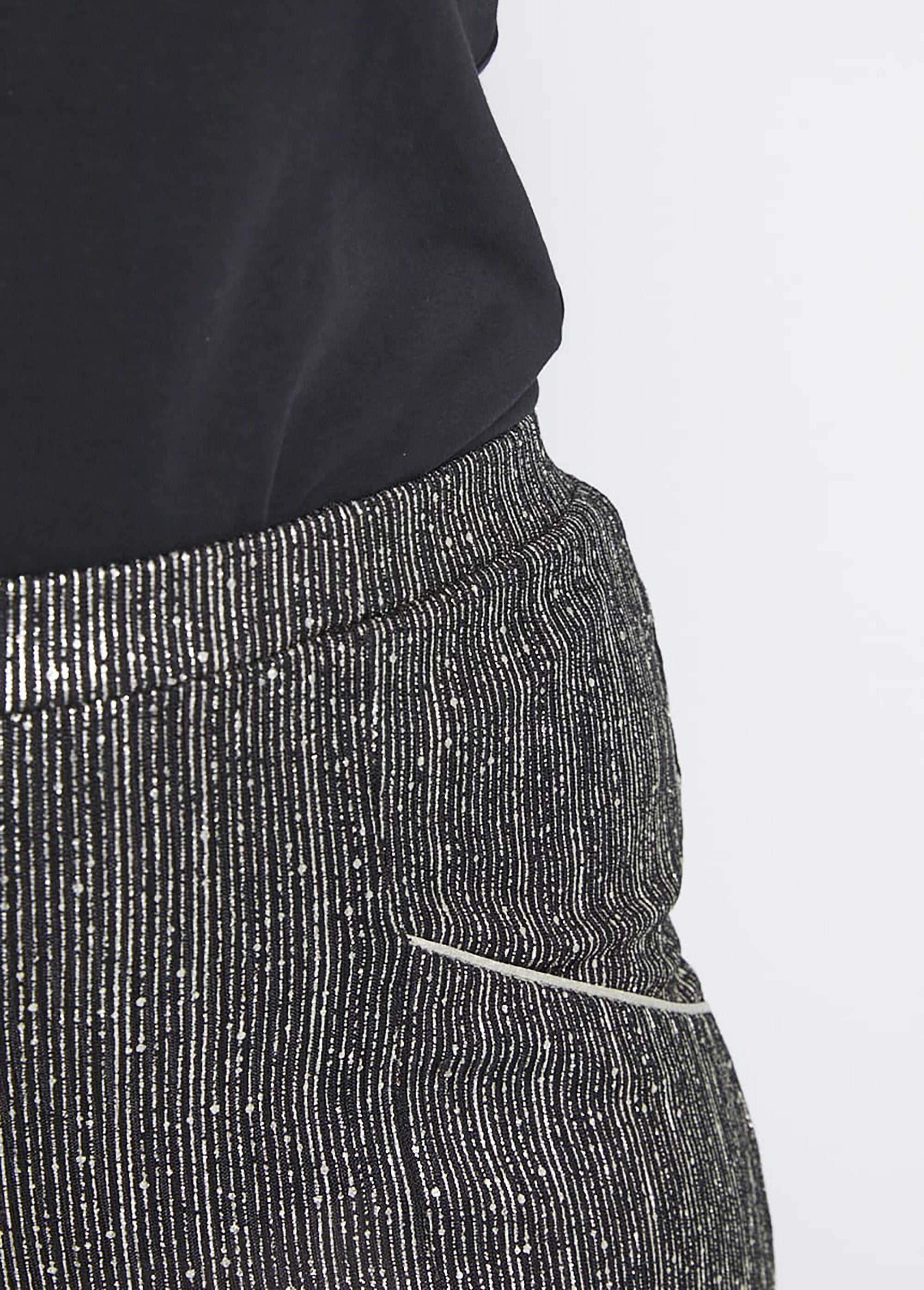 Elasticated_waist_knit_skirt_pants_Black_and_gold_DE1_curvy