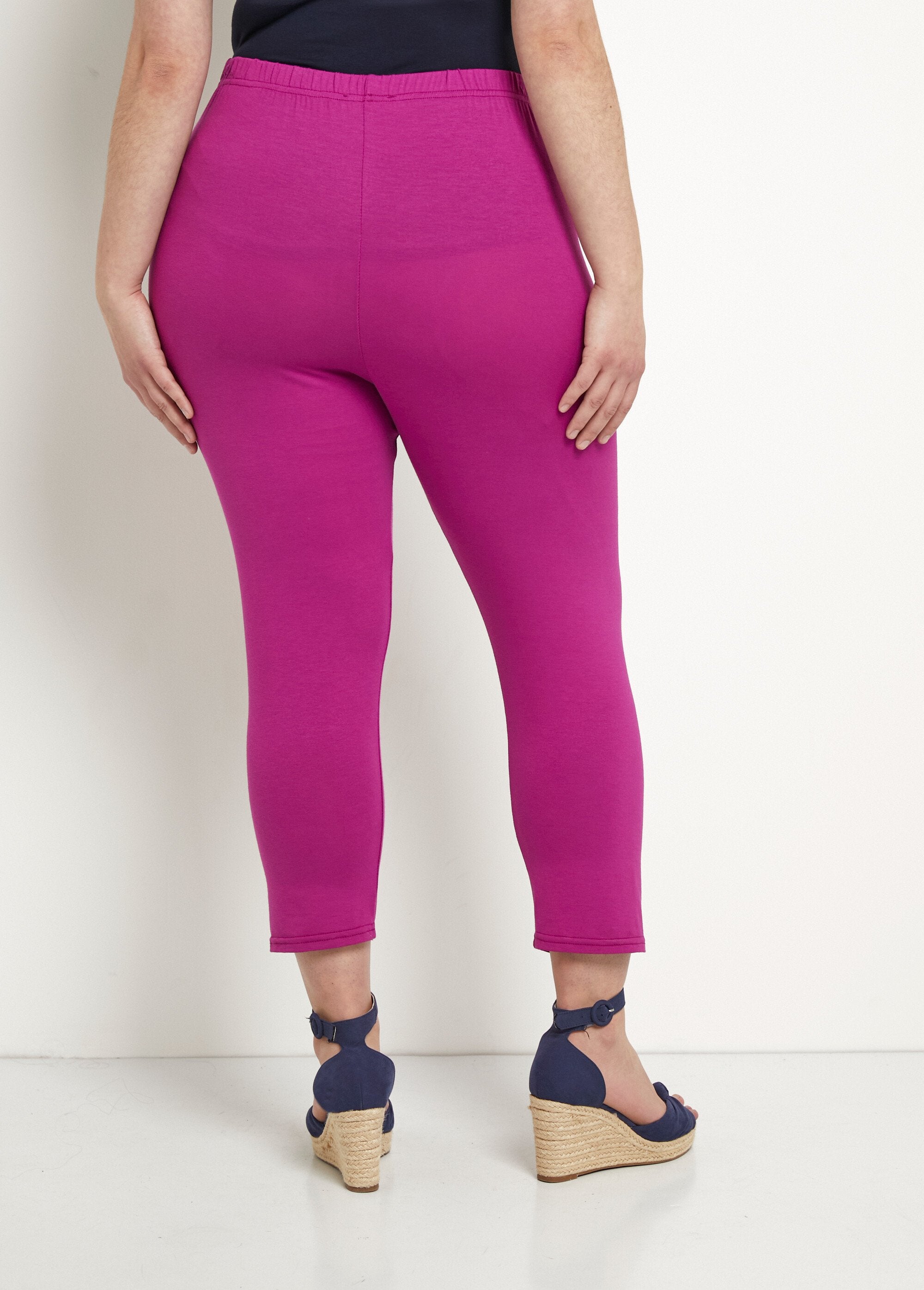 Stretchy_elasticated_waist_short_leggings_Plain_blackcurrant_DO1_curvy