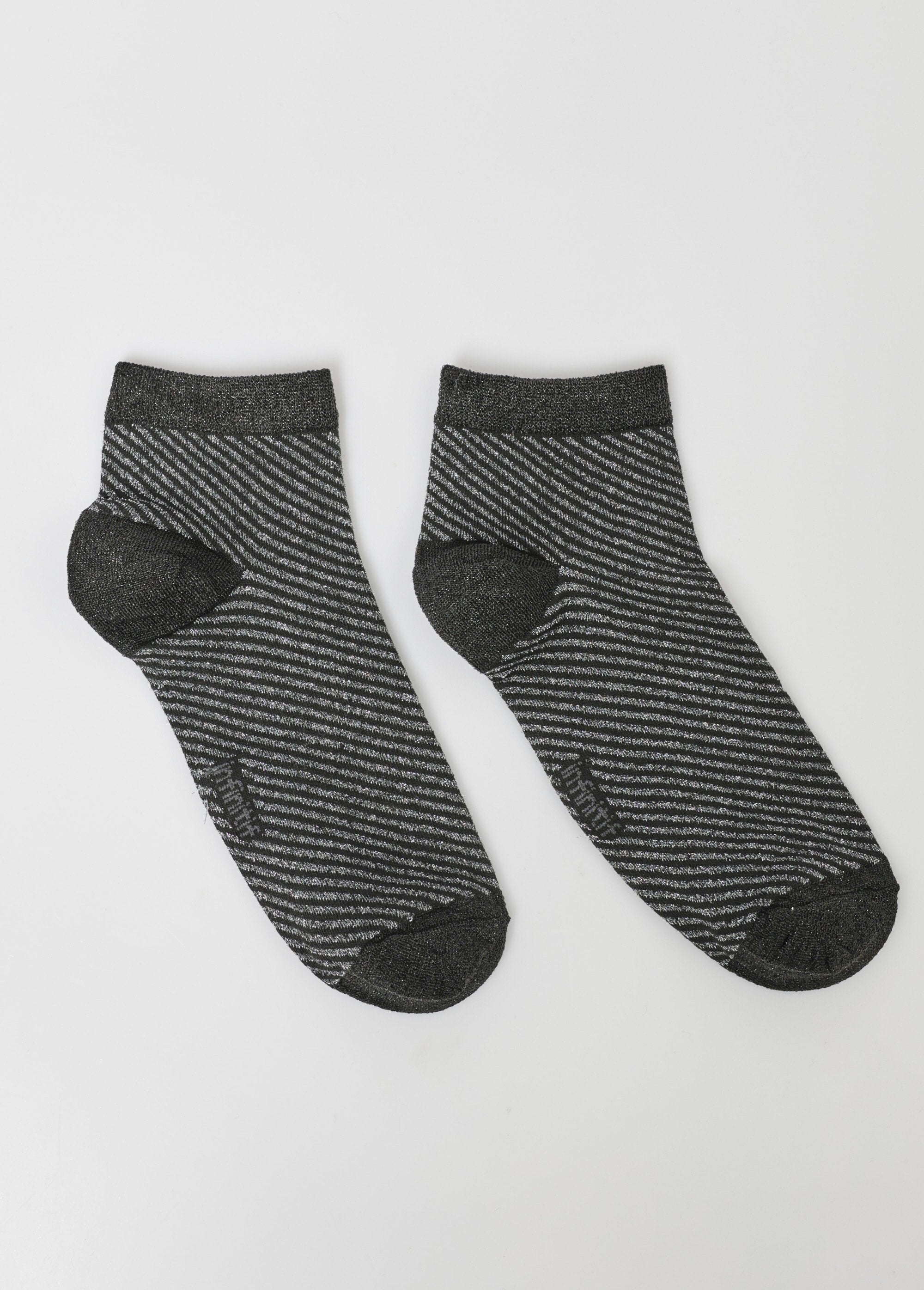 Paire_de_chaussettes,_motif_métallisé_Raye_gris_FA1_slim