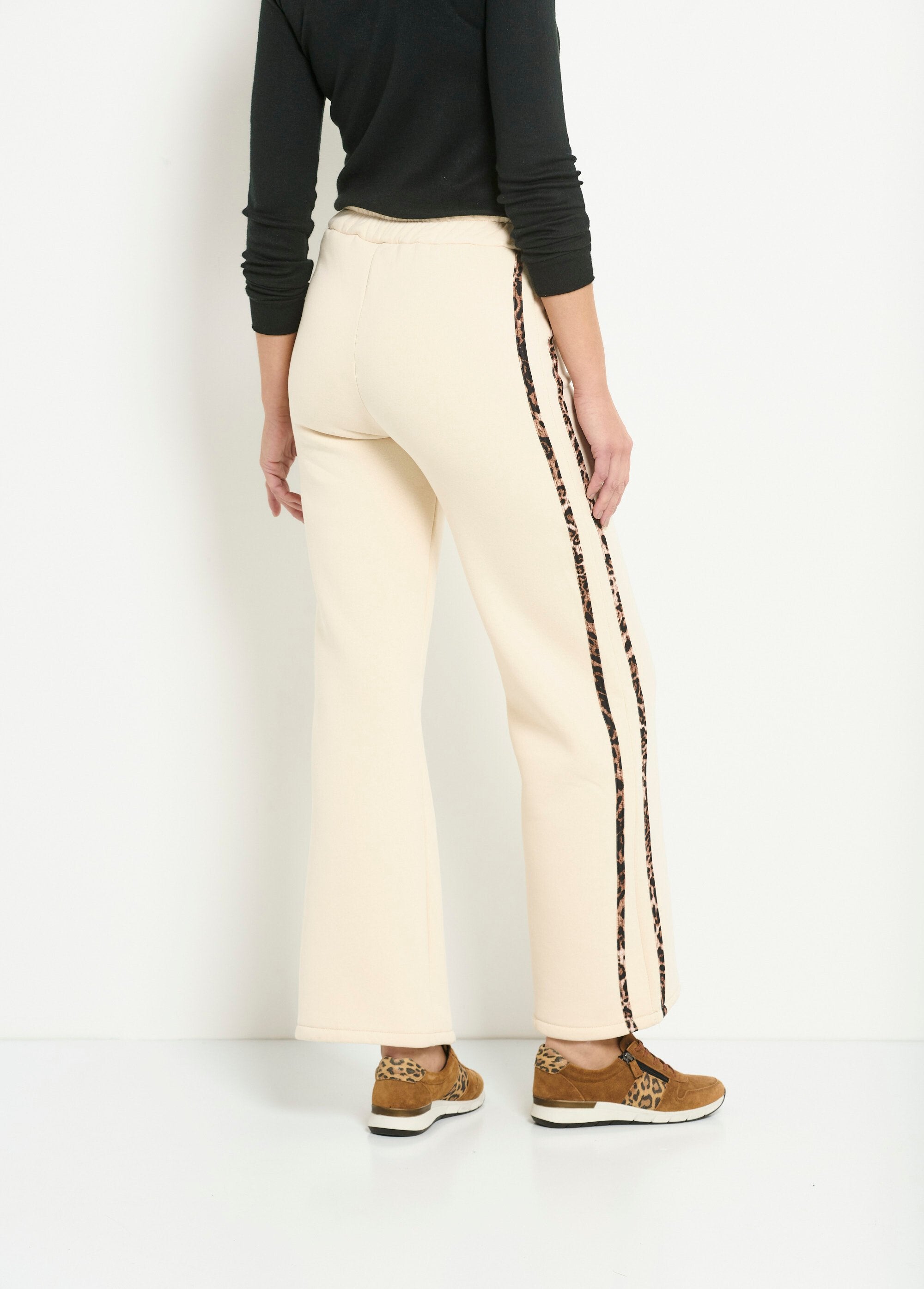 Leopard_stripe_comfort_fleece_pants_Beige_DO1_slim